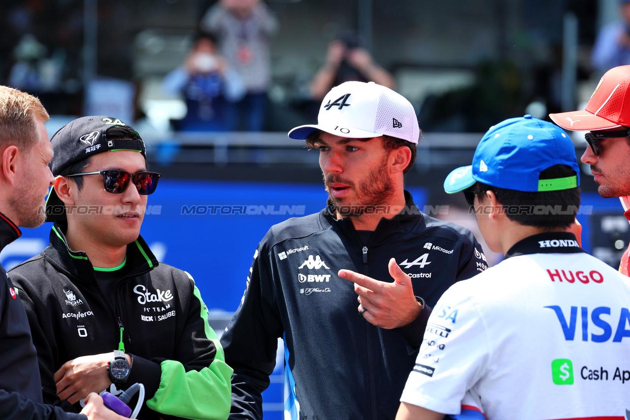 GP GIAPPONE, Pierre Gasly (FRA) Alpine F1 Team on the drivers' parade.

07.04.2024. Formula 1 World Championship, Rd 4, Japanese Grand Prix, Suzuka, Japan, Gara Day.

 - www.xpbimages.com, EMail: requests@xpbimages.com © Copyright: Coates / XPB Images