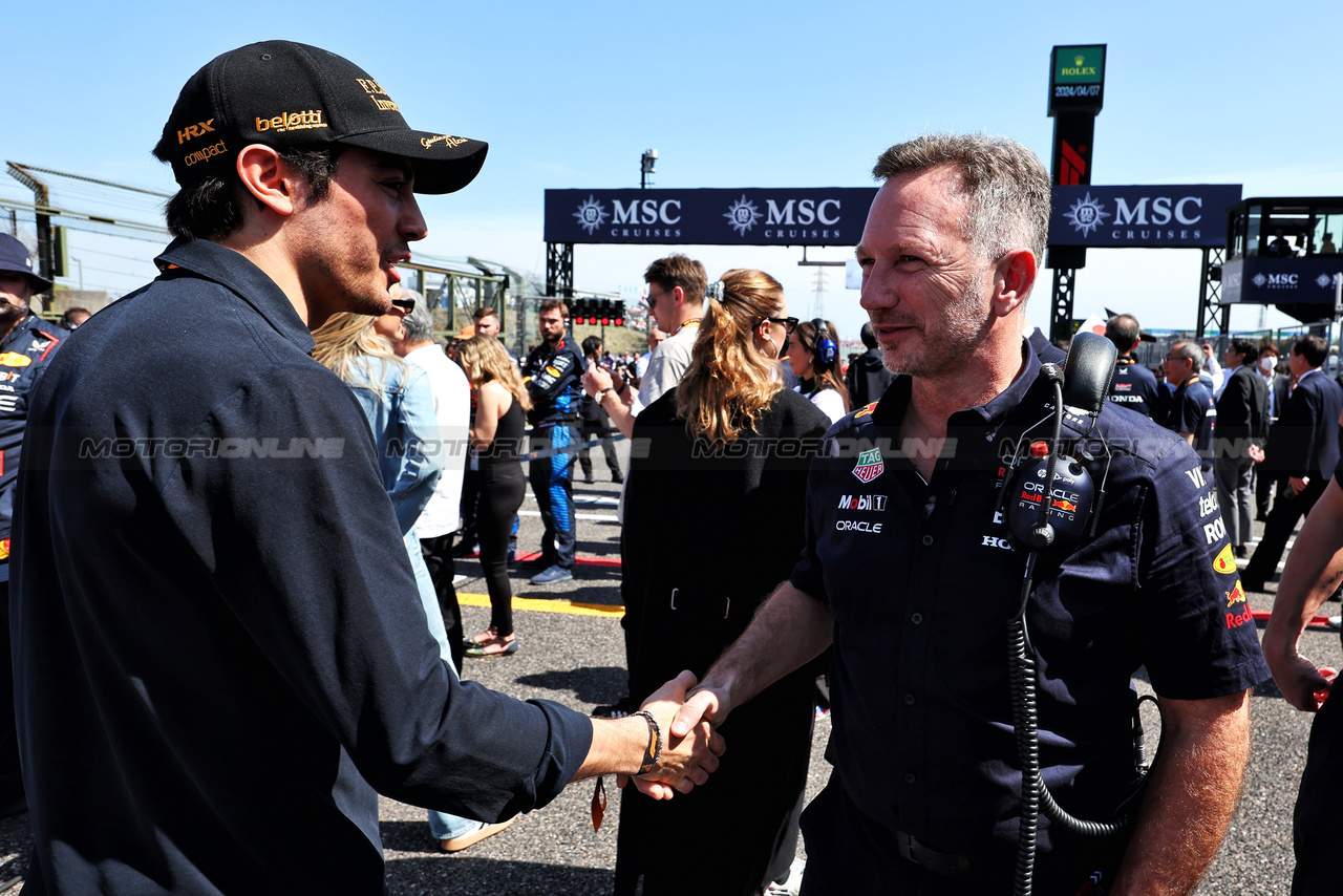 GP GIAPPONE, (L to R): Giuliano Alesi (ITA) with Christian Horner (GBR) Red Bull Racing Team Principal on the grid.

07.04.2024. Formula 1 World Championship, Rd 4, Japanese Grand Prix, Suzuka, Japan, Gara Day.

- www.xpbimages.com, EMail: requests@xpbimages.com © Copyright: Moy / XPB Images