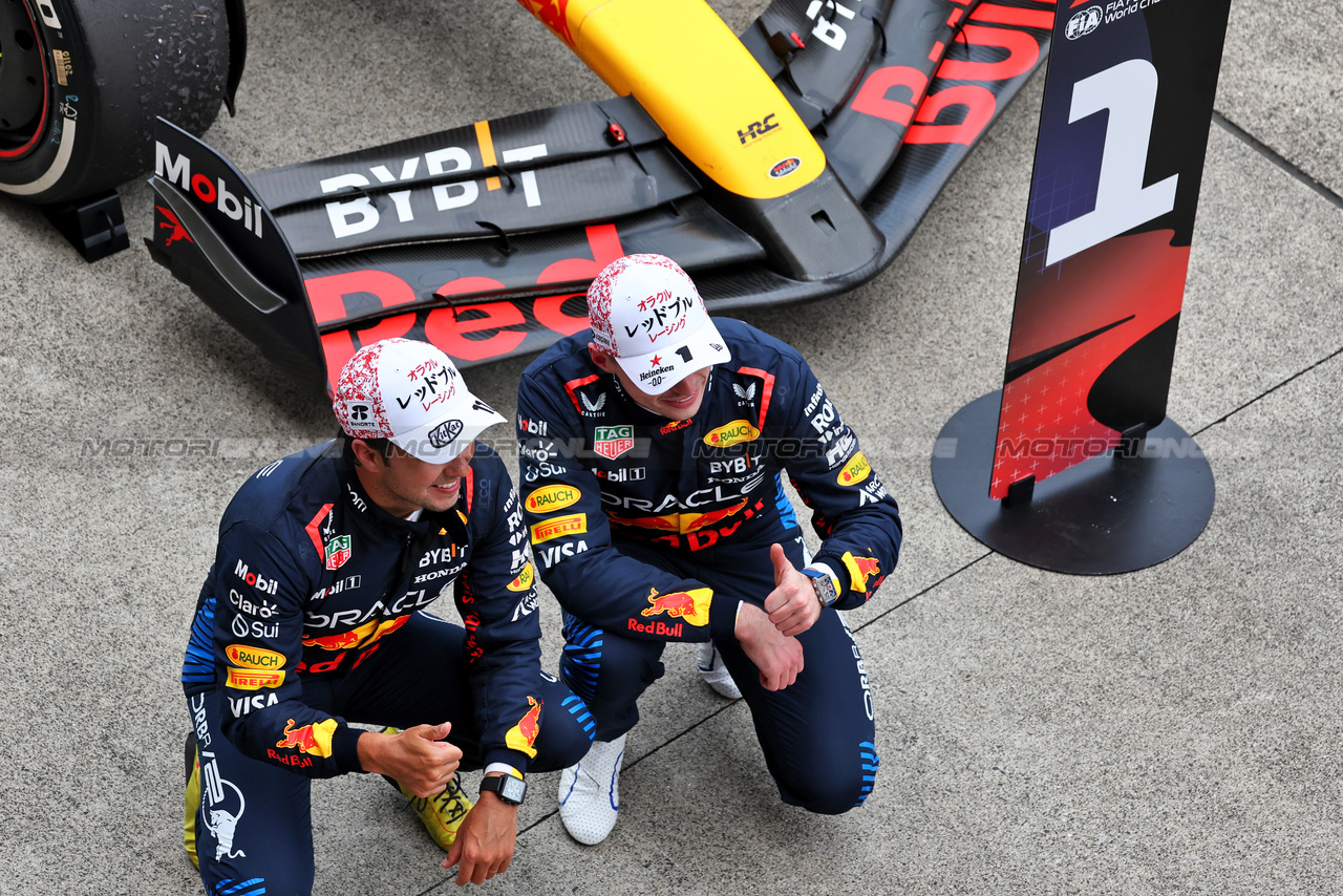 GP GIAPPONE, Gara winner Max Verstappen (NLD) Red Bull Racing RB20 celebrates with second placed team mate Sergio Perez (MEX) Red Bull Racing in parc ferme.

07.04.2024. Formula 1 World Championship, Rd 4, Japanese Grand Prix, Suzuka, Japan, Gara Day.

- www.xpbimages.com, EMail: requests@xpbimages.com © Copyright: Moy / XPB Images