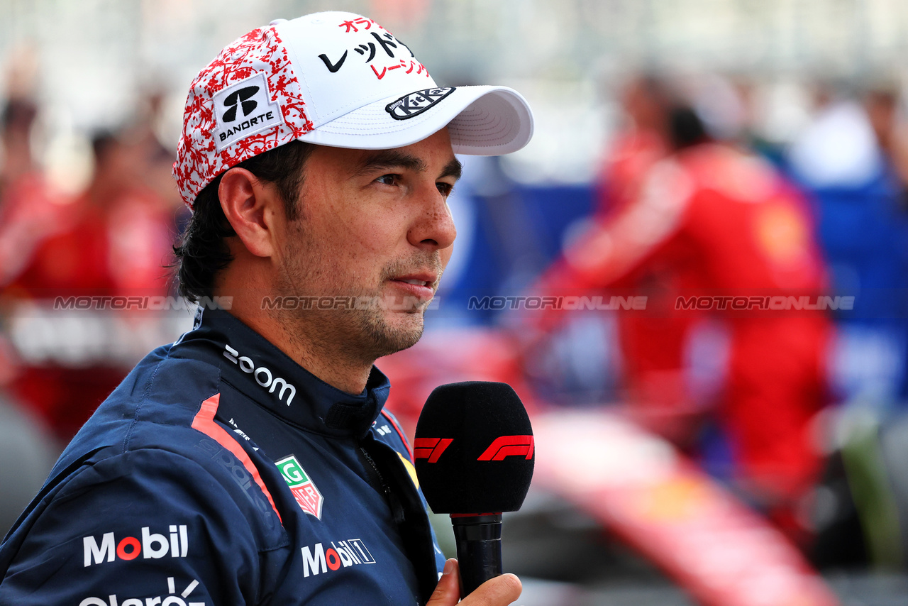 GP GIAPPONE, Second placed Sergio Perez (MEX) Red Bull Racing in parc ferme.

07.04.2024. Formula 1 World Championship, Rd 4, Japanese Grand Prix, Suzuka, Japan, Gara Day.

- www.xpbimages.com, EMail: requests@xpbimages.com © Copyright: Charniaux / XPB Images