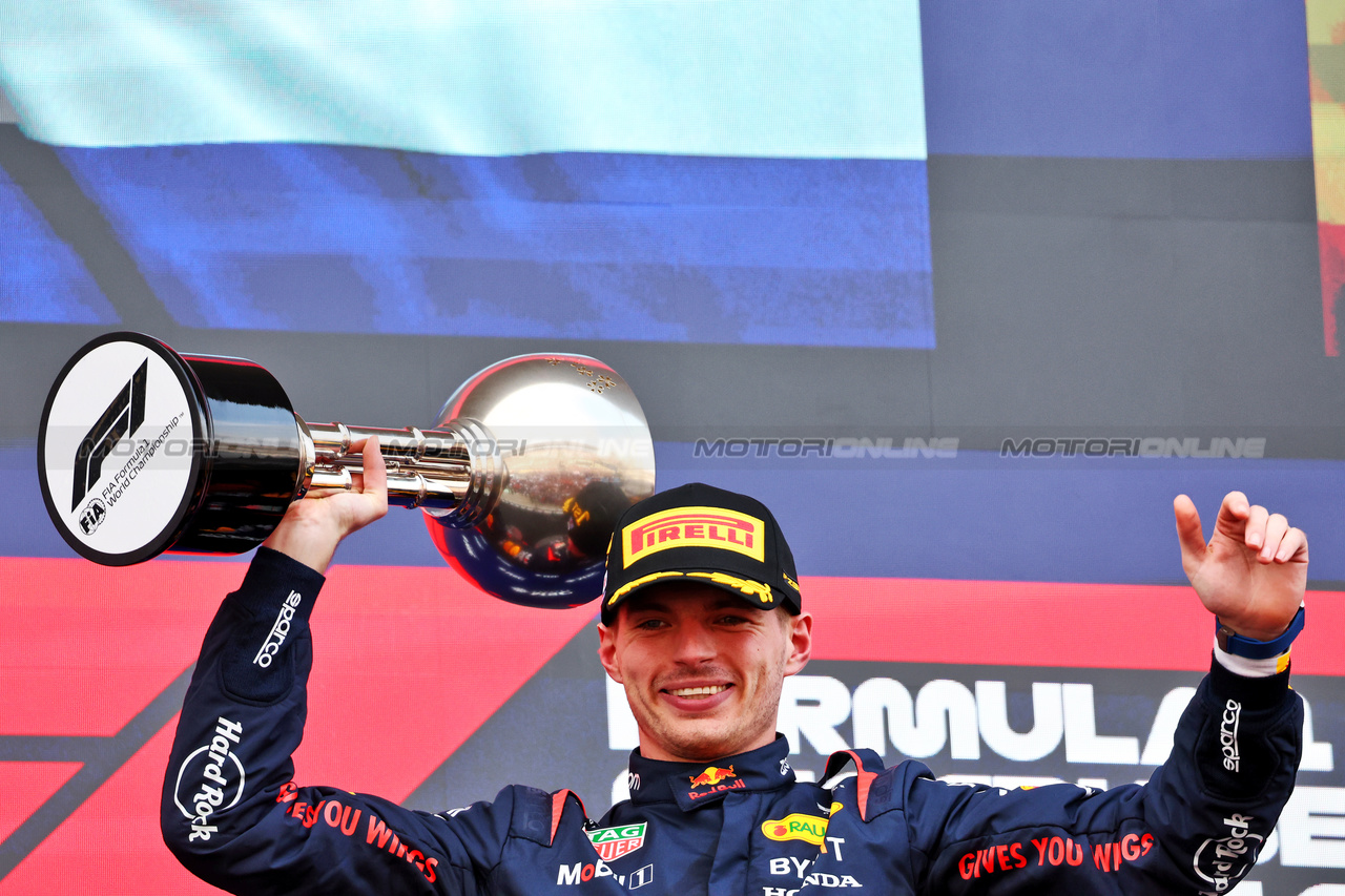 GP GIAPPONE, Gara winner Max Verstappen (NLD) Red Bull Racing celebrates on the podium.

07.04.2024. Formula 1 World Championship, Rd 4, Japanese Grand Prix, Suzuka, Japan, Gara Day.

- www.xpbimages.com, EMail: requests@xpbimages.com © Copyright: Charniaux / XPB Images