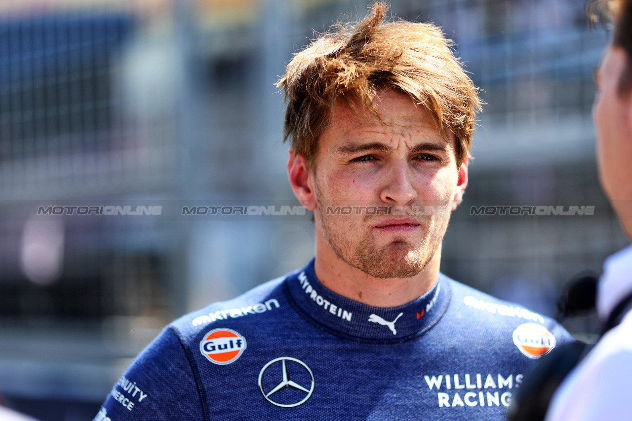 GP GIAPPONE, Logan Sargeant (USA) Williams Racing with James Vowles (GBR) Williams Racing Team Principal on the grid.

07.04.2024. Formula 1 World Championship, Rd 4, Japanese Grand Prix, Suzuka, Japan, Gara Day.

- www.xpbimages.com, EMail: requests@xpbimages.com © Copyright: Charniaux / XPB Images