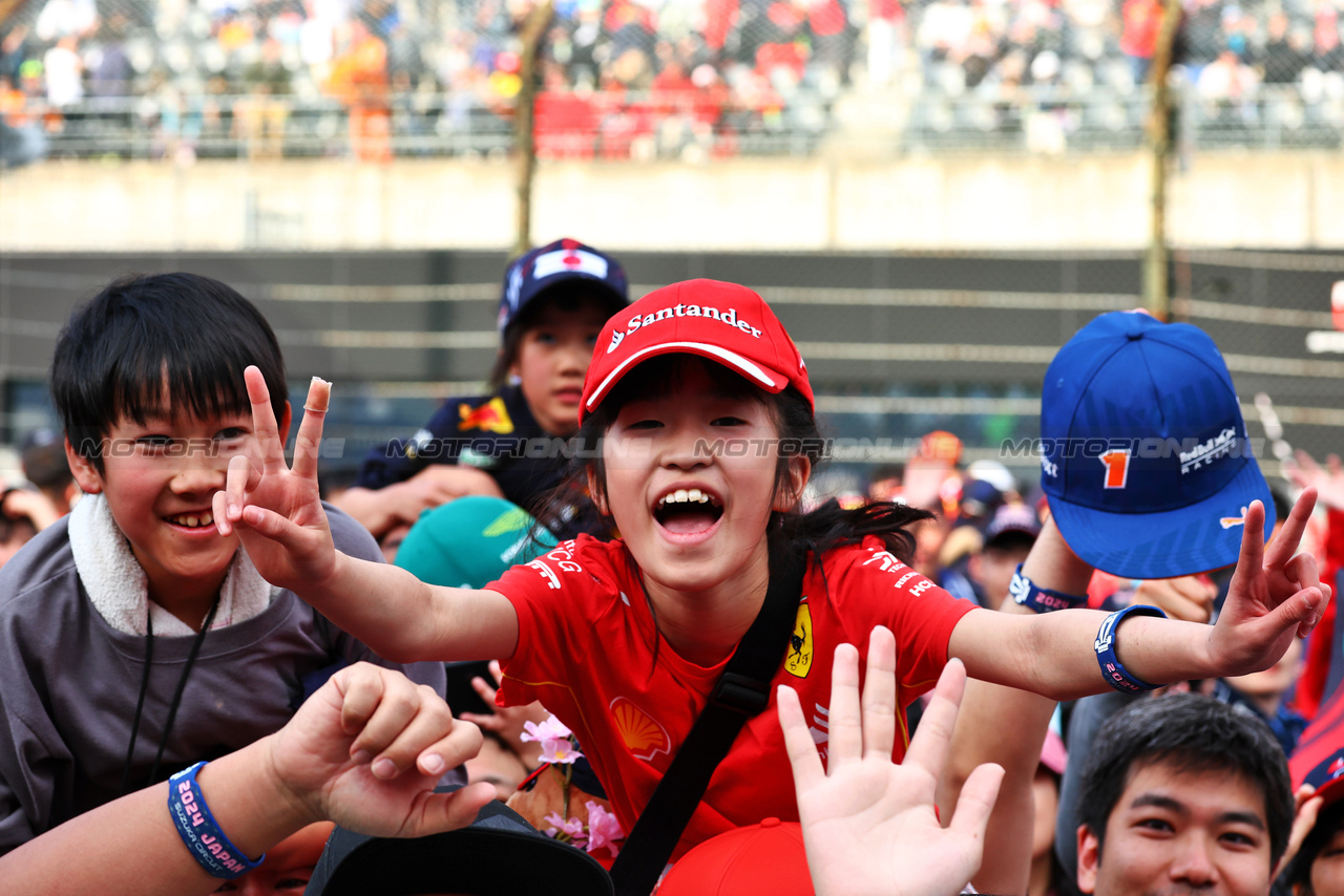 GP GIAPPONE, Circuit Atmosfera - fans at the podium.

07.04.2024. Formula 1 World Championship, Rd 4, Japanese Grand Prix, Suzuka, Japan, Gara Day.

 - www.xpbimages.com, EMail: requests@xpbimages.com © Copyright: Coates / XPB Images
