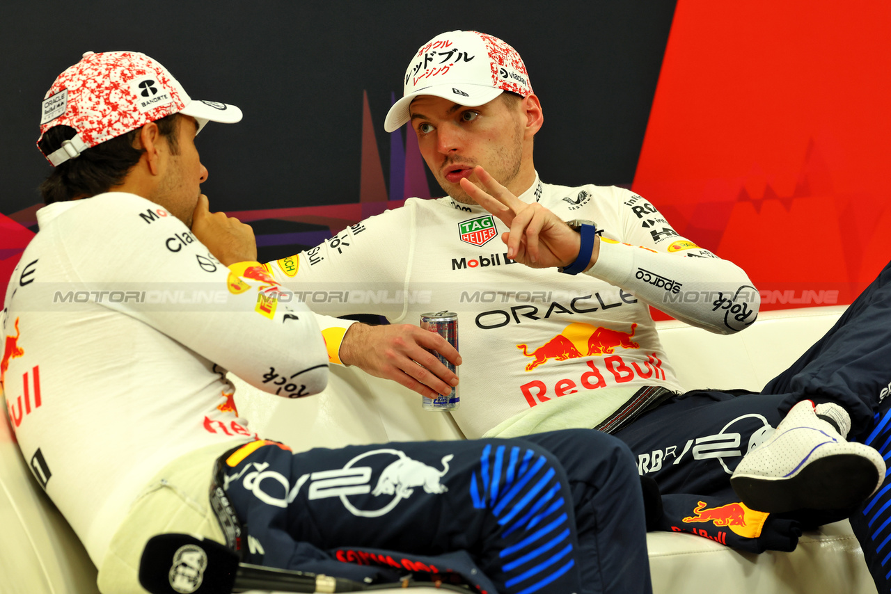 GP GIAPPONE, (L to R): Max Verstappen (NLD) Red Bull Racing e team mate Sergio Perez (MEX) Red Bull Racing, in the post race FIA Press Conference.

07.04.2024. Formula 1 World Championship, Rd 4, Japanese Grand Prix, Suzuka, Japan, Gara Day.

 - www.xpbimages.com, EMail: requests@xpbimages.com © Copyright: Coates / XPB Images