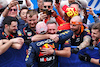 GP GIAPPONE, Gara winner Max Verstappen (NLD) Red Bull Racing celebrates with Christian Horner (GBR) Red Bull Racing Team Principal e the team in parc ferme.
07.04.2024. Formula 1 World Championship, Rd 4, Japanese Grand Prix, Suzuka, Japan, Gara Day.
- www.xpbimages.com, EMail: requests@xpbimages.com © Copyright: Moy / XPB Images