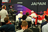 GP DE JAPÓN, (de izquierda a derecha): Sergio Pérez (MEX) Red Bull Racing; Max Verstappen (NLD) Red Bull Racing; y Carlos Sainz Jr (ESP) Ferrari, en la rueda de prensa de la FIA post carrera. 07.04.2024. Campeonato Mundial de Fórmula 1, Ronda 4, Gran Premio de Japón, Suzuka, Japón, Día de la carrera - www.xpbimages.com, correo electrónico: request@xpbimages.com © Copyright: Coates / XPB Images