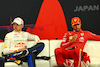 GP du JAPON, (de gauche à droite) : Max Verstappen (NLD) Red Bull Racing et Carlos Sainz Jr (ESP) Ferrari, lors de la conférence de presse FIA ​​​​d'après-course. 07.04.2024. Championnat du monde de Formule 1, Rd 4, Grand Prix du Japon, Suzuka, Japon, jour de la course. - www.xpbimages.com, EMail : request@xpbimages.com © Copyright : Coates / XPB Images