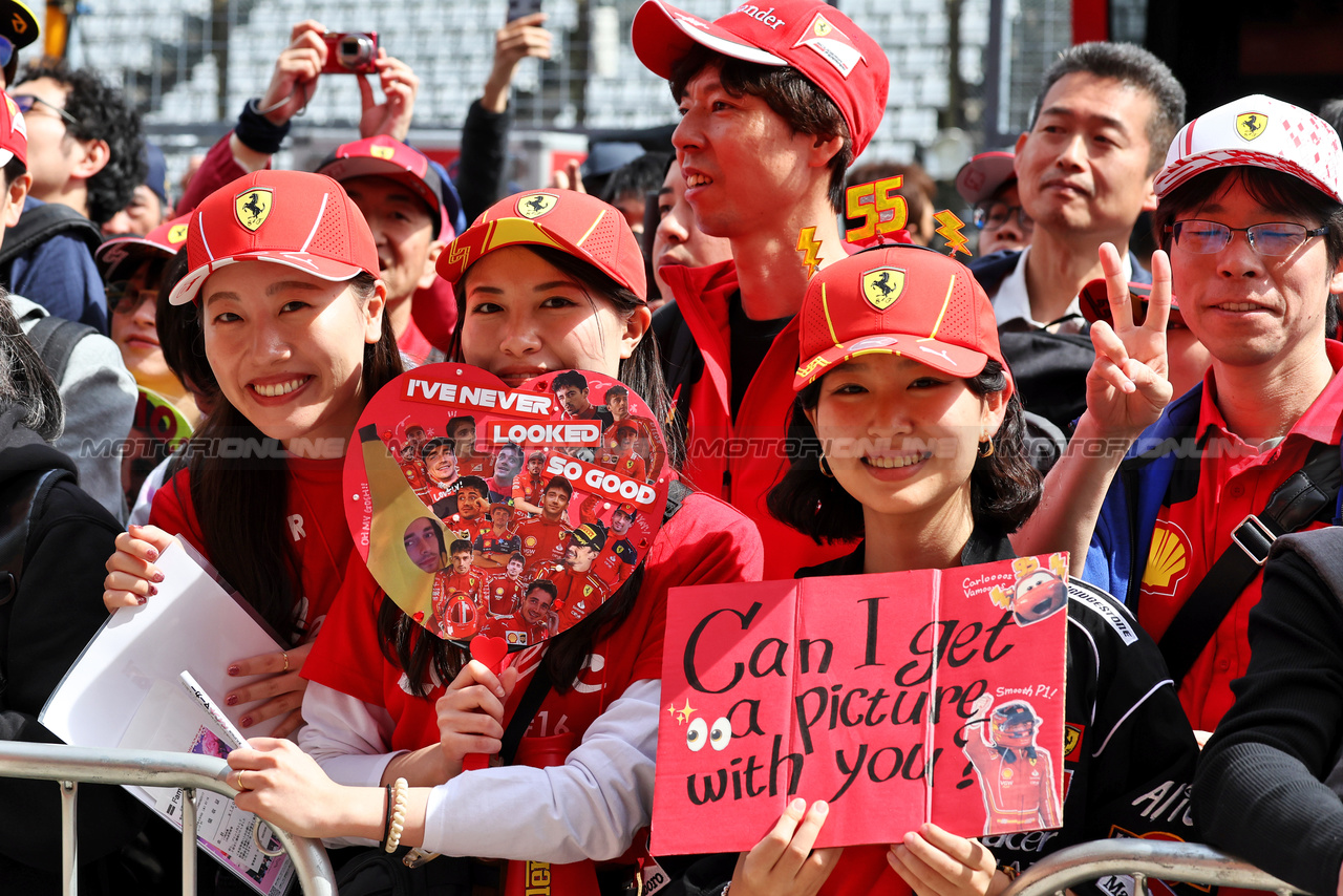 GP GIAPPONE, Circuit Atmosfera - Ferrari fans.

04.04.2024. Formula 1 World Championship, Rd 4, Japanese Grand Prix, Suzuka, Japan, Preparation Day.

- www.xpbimages.com, EMail: requests@xpbimages.com © Copyright: Moy / XPB Images