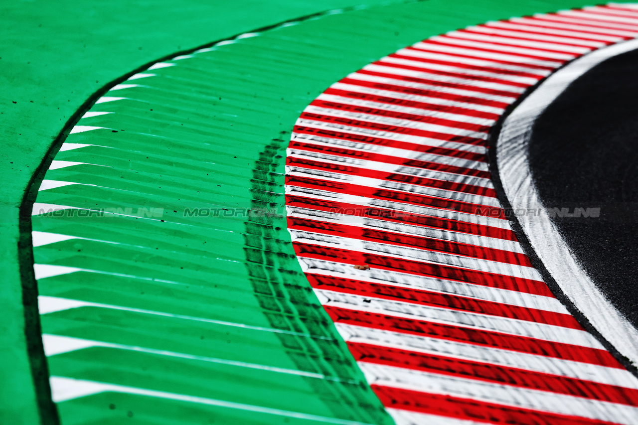 GP GIAPPONE, Circuit Atmosfera - kerb detail.

04.04.2024. Formula 1 World Championship, Rd 4, Japanese Grand Prix, Suzuka, Japan, Preparation Day.

- www.xpbimages.com, EMail: requests@xpbimages.com © Copyright: Moy / XPB Images