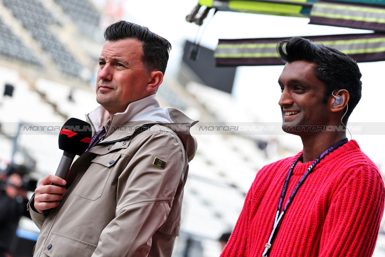 GP GIAPPONE, (L to R): Will Buxton (GBR) F1 Digital Presenter with Lawrence Barretto (GBR) Formula 1 Senior Writer Editor.

04.04.2024. Formula 1 World Championship, Rd 4, Japanese Grand Prix, Suzuka, Japan, Preparation Day.

- www.xpbimages.com, EMail: requests@xpbimages.com © Copyright: Moy / XPB Images