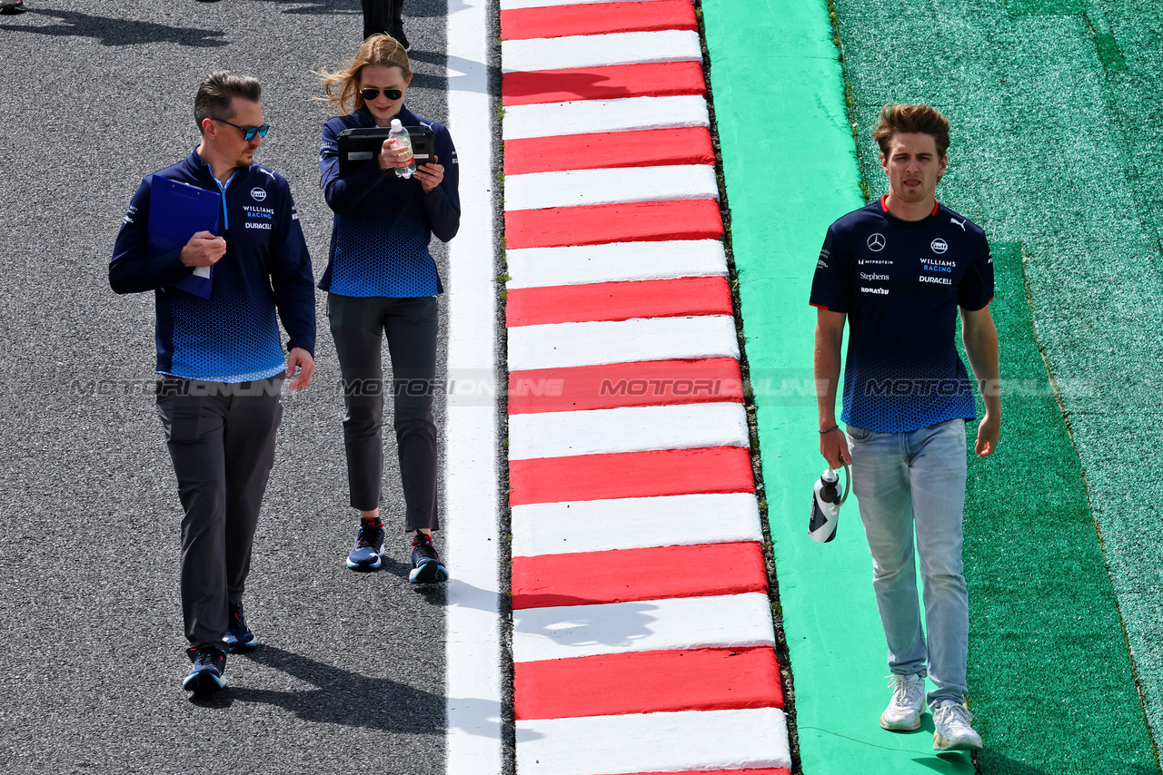 GP GIAPPONE, Logan Sargeant (USA) Williams Racing walks the circuit with Gaetan Jego, Williams Racing Gara Engineer e Elizabeth Wood Boyer (GBR) Williams Racing Performance Engineer.

04.04.2024. Formula 1 World Championship, Rd 4, Japanese Grand Prix, Suzuka, Japan, Preparation Day.

- www.xpbimages.com, EMail: requests@xpbimages.com © Copyright: Batchelor / XPB Images