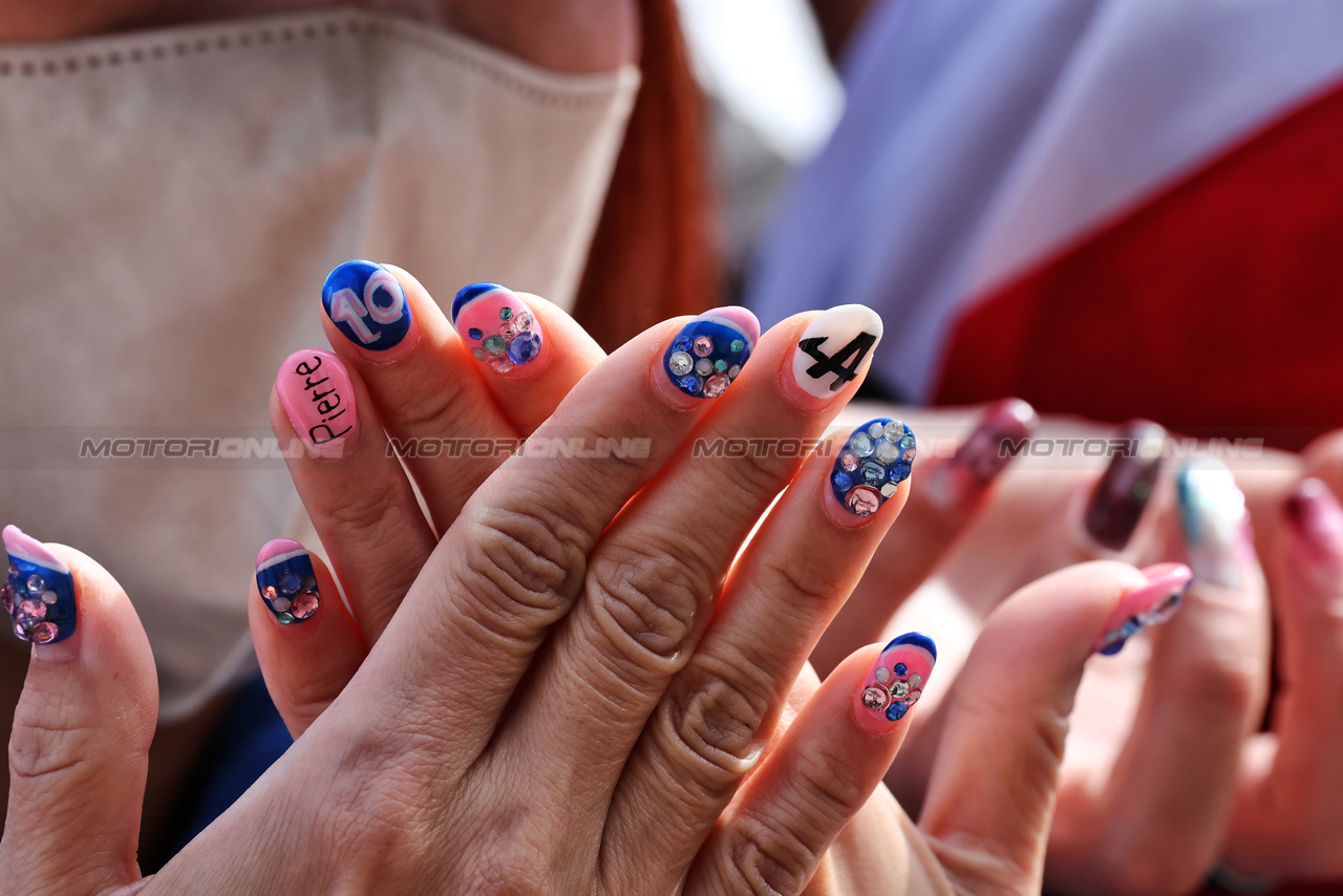 GP GIAPPONE, Circuit Atmosfera - Alpine F1 Team fan's painted fingernails.

04.04.2024. Formula 1 World Championship, Rd 4, Japanese Grand Prix, Suzuka, Japan, Preparation Day.

- www.xpbimages.com, EMail: requests@xpbimages.com © Copyright: Moy / XPB Images