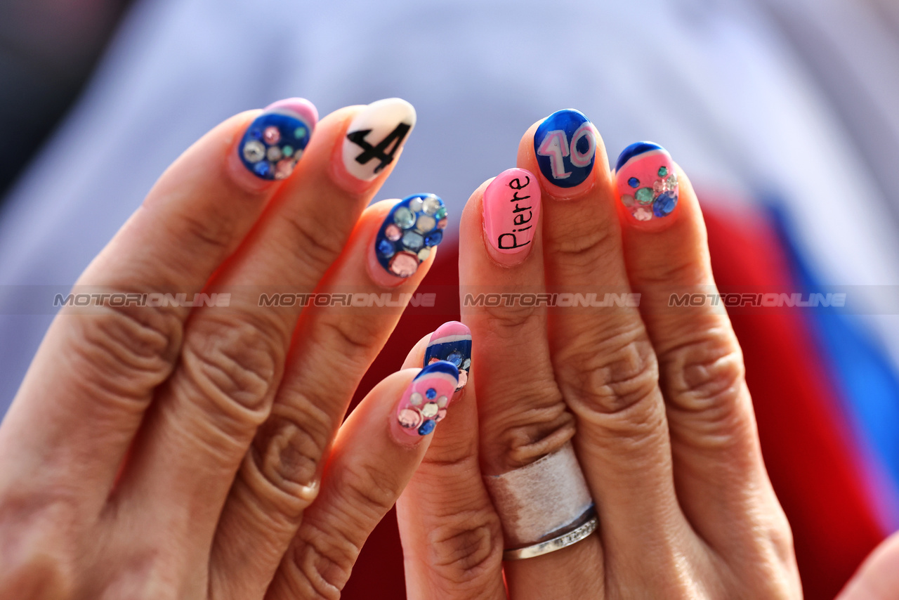 GP GIAPPONE, Circuit Atmosfera - Alpine F1 Team fan's painted fingernails.

04.04.2024. Formula 1 World Championship, Rd 4, Japanese Grand Prix, Suzuka, Japan, Preparation Day.

- www.xpbimages.com, EMail: requests@xpbimages.com © Copyright: Moy / XPB Images