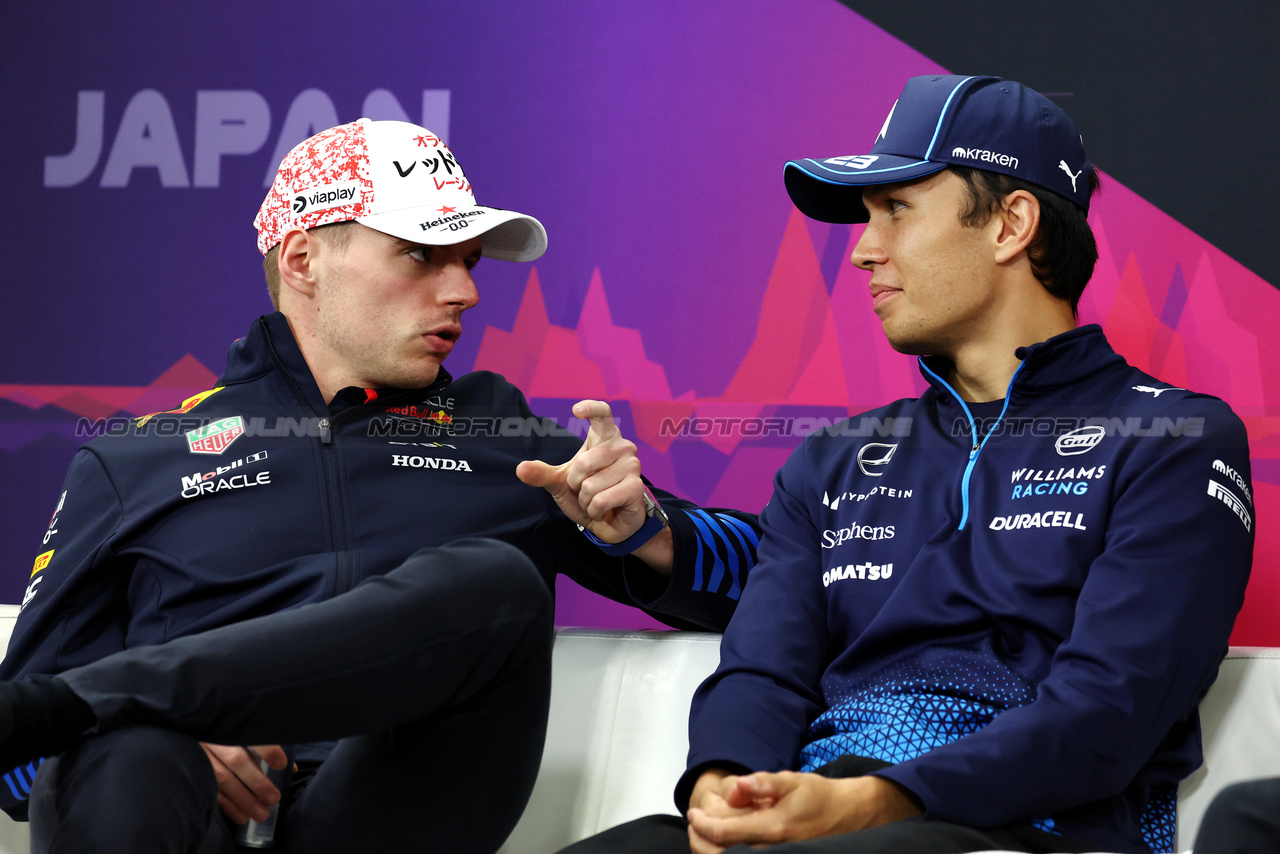 GP GIAPPONE, (L to R): Max Verstappen (NLD) Red Bull Racing e Alexander Albon (THA) Williams Racing in the FIA Press Conference.

04.04.2024. Formula 1 World Championship, Rd 4, Japanese Grand Prix, Suzuka, Japan, Preparation Day.

- www.xpbimages.com, EMail: requests@xpbimages.com © Copyright: Moy / XPB Images