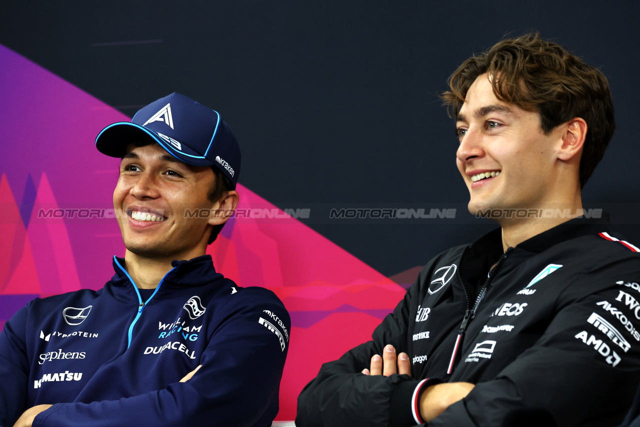 GP GIAPPONE, (L to R): Alexander Albon (THA) Williams Racing e George Russell (GBR) Mercedes AMG F1 in the FIA Press Conference.

04.04.2024. Formula 1 World Championship, Rd 4, Japanese Grand Prix, Suzuka, Japan, Preparation Day.

- www.xpbimages.com, EMail: requests@xpbimages.com © Copyright: Moy / XPB Images