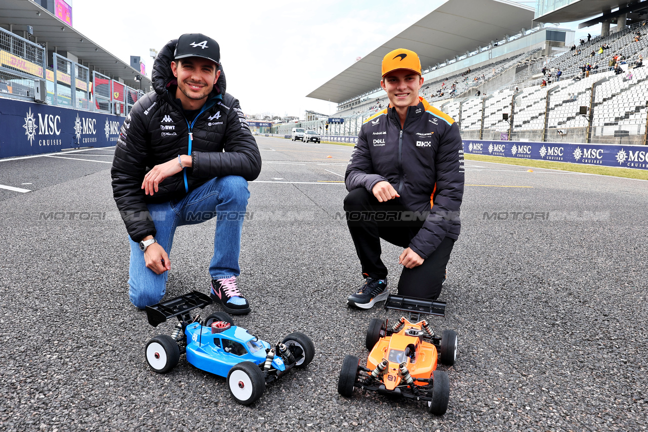 GP GIAPPONE, (L to R): Esteban Ocon (FRA) Alpine F1 Team e Oscar Piastri (AUS) McLaren - radio controlled cars.

04.04.2024. Formula 1 World Championship, Rd 4, Japanese Grand Prix, Suzuka, Japan, Preparation Day.

- www.xpbimages.com, EMail: requests@xpbimages.com © Copyright: Moy / XPB Images