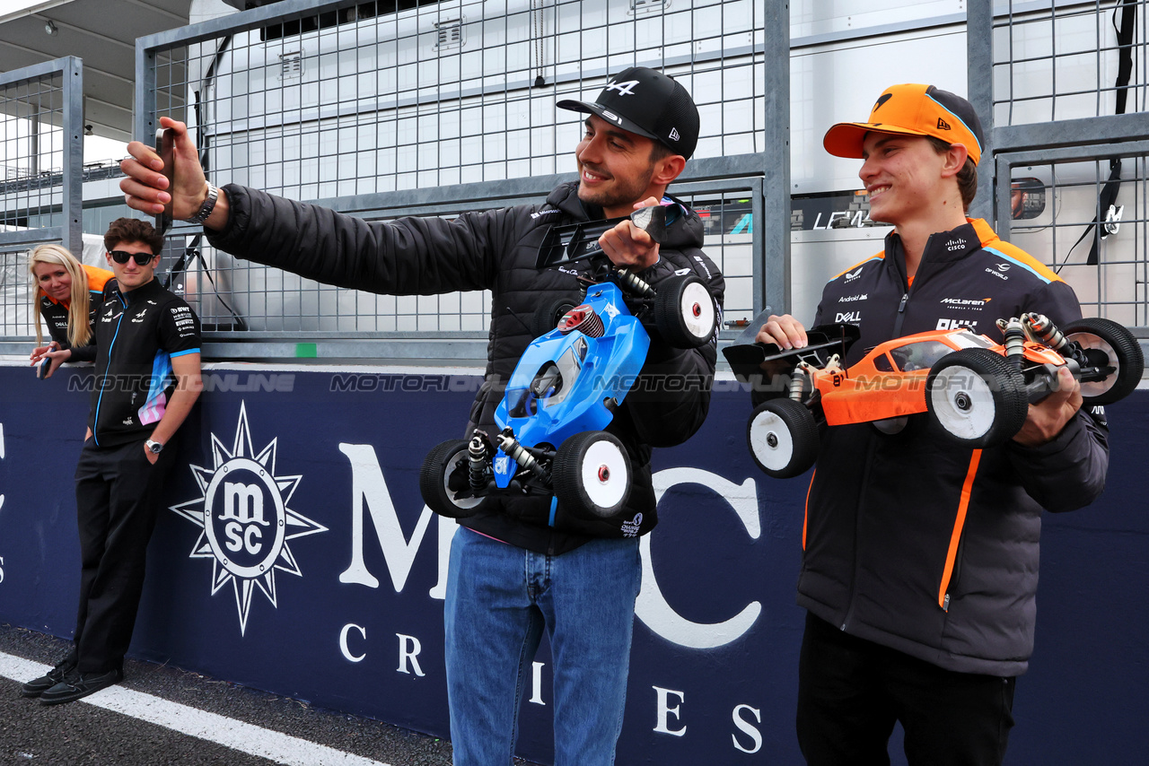 GP GIAPPONE, (L to R): Esteban Ocon (FRA) Alpine F1 Team e Oscar Piastri (AUS) McLaren - radio controlled cars.

04.04.2024. Formula 1 World Championship, Rd 4, Japanese Grand Prix, Suzuka, Japan, Preparation Day.

- www.xpbimages.com, EMail: requests@xpbimages.com © Copyright: Moy / XPB Images