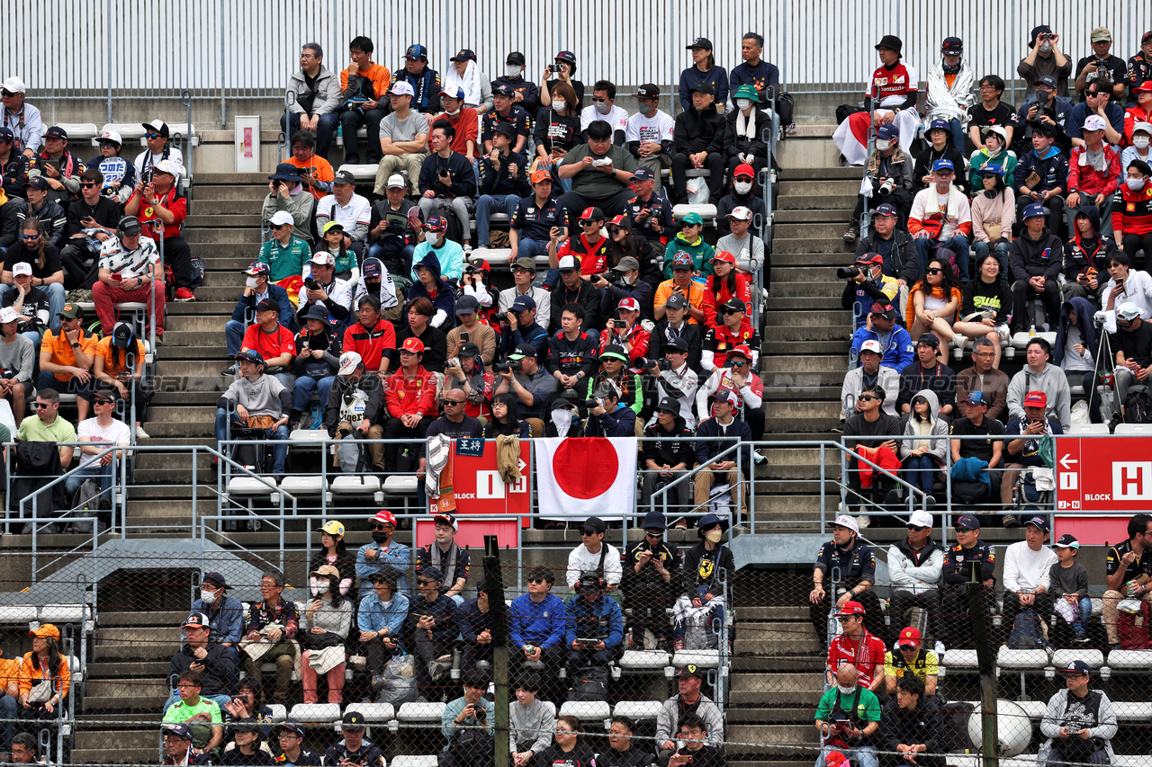 GP GIAPPONE, Circuit Atmosfera - fans in the grandstand.

06.04.2024. Formula 1 World Championship, Rd 4, Japanese Grand Prix, Suzuka, Japan, Qualifiche Day.

- www.xpbimages.com, EMail: requests@xpbimages.com © Copyright: Moy / XPB Images