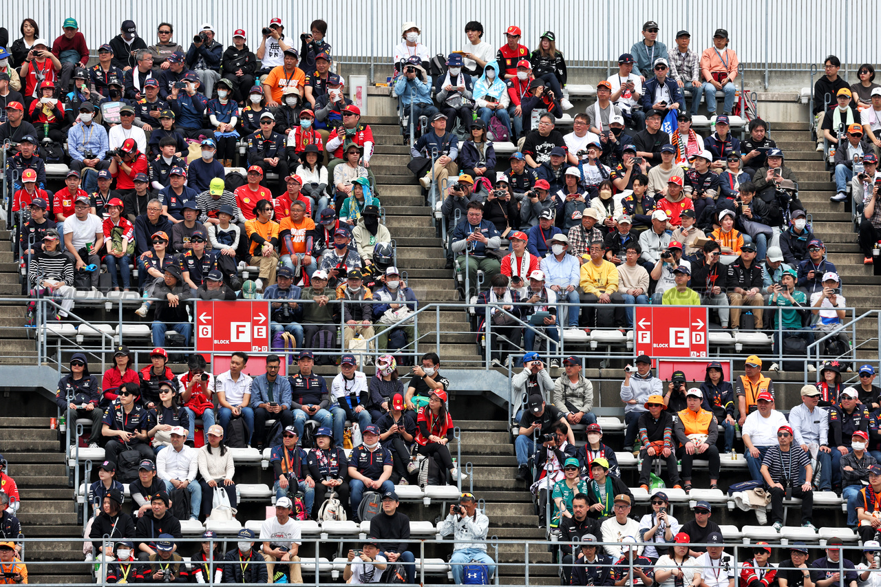 GP GIAPPONE, Circuit Atmosfera - fans in the grandstand.

06.04.2024. Formula 1 World Championship, Rd 4, Japanese Grand Prix, Suzuka, Japan, Qualifiche Day.

- www.xpbimages.com, EMail: requests@xpbimages.com © Copyright: Moy / XPB Images