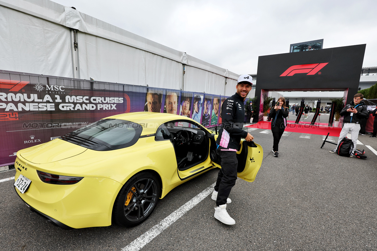 GP GIAPPONE, Pierre Gasly (FRA) Alpine F1 Team arrives at the circuit in an Alpine A110.

06.04.2024. Formula 1 World Championship, Rd 4, Japanese Grand Prix, Suzuka, Japan, Qualifiche Day.

- www.xpbimages.com, EMail: requests@xpbimages.com © Copyright: Moy / XPB Images