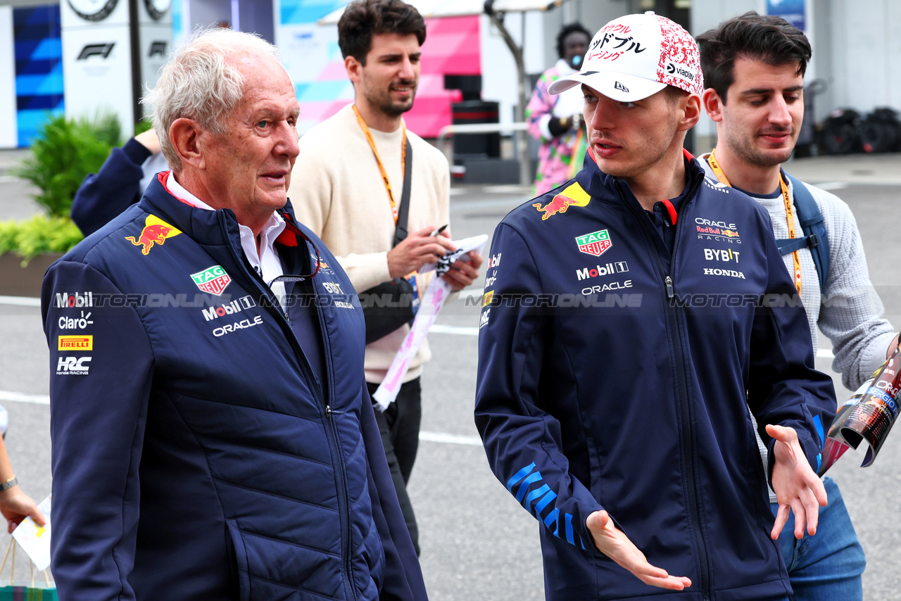 GP GIAPPONE, (L to R): Dr Helmut Marko (AUT) Red Bull Motorsport Consultant with Max Verstappen (NLD) Red Bull Racing.

06.04.2024. Formula 1 World Championship, Rd 4, Japanese Grand Prix, Suzuka, Japan, Qualifiche Day.

 - www.xpbimages.com, EMail: requests@xpbimages.com © Copyright: Coates / XPB Images