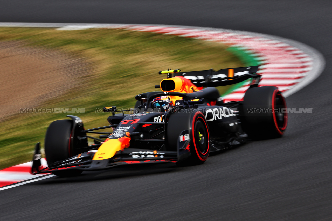 GP GIAPPONE, Sergio Perez (MEX) Red Bull Racing RB20.

06.04.2024. Formula 1 World Championship, Rd 4, Japanese Grand Prix, Suzuka, Japan, Qualifiche Day.

- www.xpbimages.com, EMail: requests@xpbimages.com © Copyright: Charniaux / XPB Images