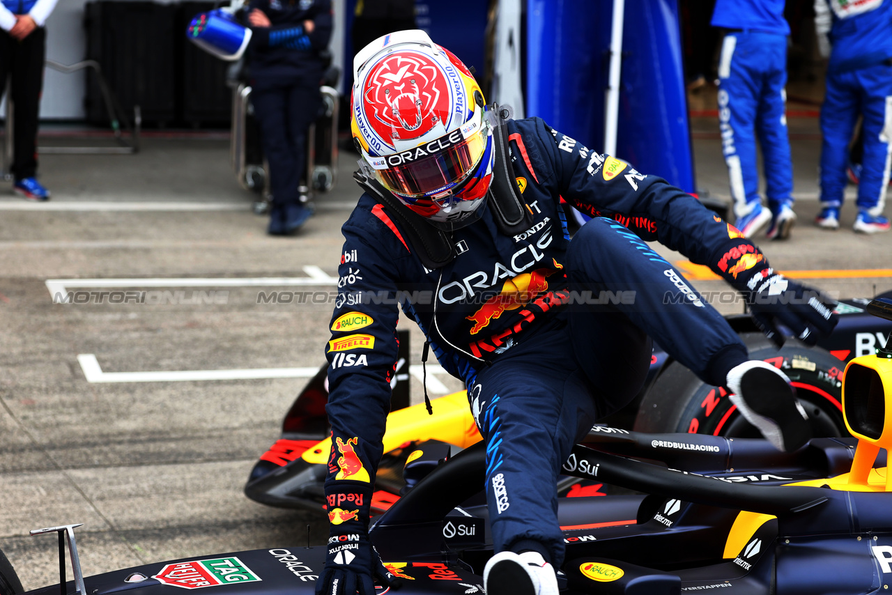 GP GIAPPONE, Pole sitter Max Verstappen (NLD) Red Bull Racing RB20 in qualifying parc ferme.

06.04.2024. Formula 1 World Championship, Rd 4, Japanese Grand Prix, Suzuka, Japan, Qualifiche Day.

- www.xpbimages.com, EMail: requests@xpbimages.com © Copyright: Batchelor / XPB Images