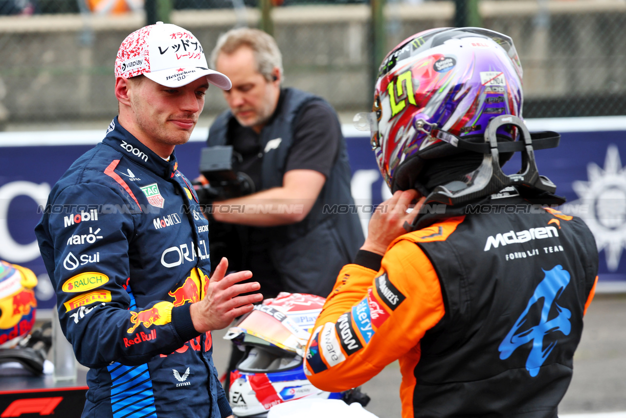 GP GIAPPONE, (L to R): Max Verstappen (NLD) Red Bull Racing celebrates his pole position with third placed Lando Norris (GBR) McLaren in qualifying parc ferme.

06.04.2024. Formula 1 World Championship, Rd 4, Japanese Grand Prix, Suzuka, Japan, Qualifiche Day.

- www.xpbimages.com, EMail: requests@xpbimages.com © Copyright: Batchelor / XPB Images