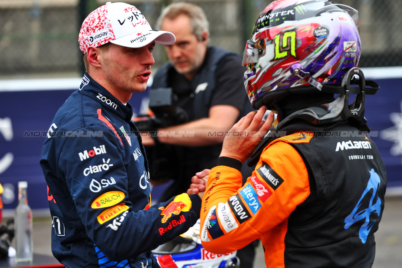 GP GIAPPONE, (L to R): Max Verstappen (NLD) Red Bull Racing celebrates his pole position with third placed Lando Norris (GBR) McLaren in qualifying parc ferme.

06.04.2024. Formula 1 World Championship, Rd 4, Japanese Grand Prix, Suzuka, Japan, Qualifiche Day.

- www.xpbimages.com, EMail: requests@xpbimages.com © Copyright: Batchelor / XPB Images