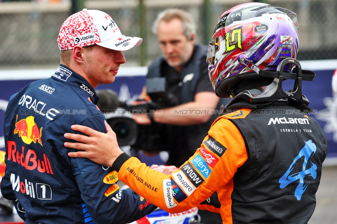 GP GIAPPONE, (L to R): Max Verstappen (NLD) Red Bull Racing celebrates his pole position with third placed Lando Norris (GBR) McLaren in qualifying parc ferme.

06.04.2024. Formula 1 World Championship, Rd 4, Japanese Grand Prix, Suzuka, Japan, Qualifiche Day.

- www.xpbimages.com, EMail: requests@xpbimages.com © Copyright: Batchelor / XPB Images