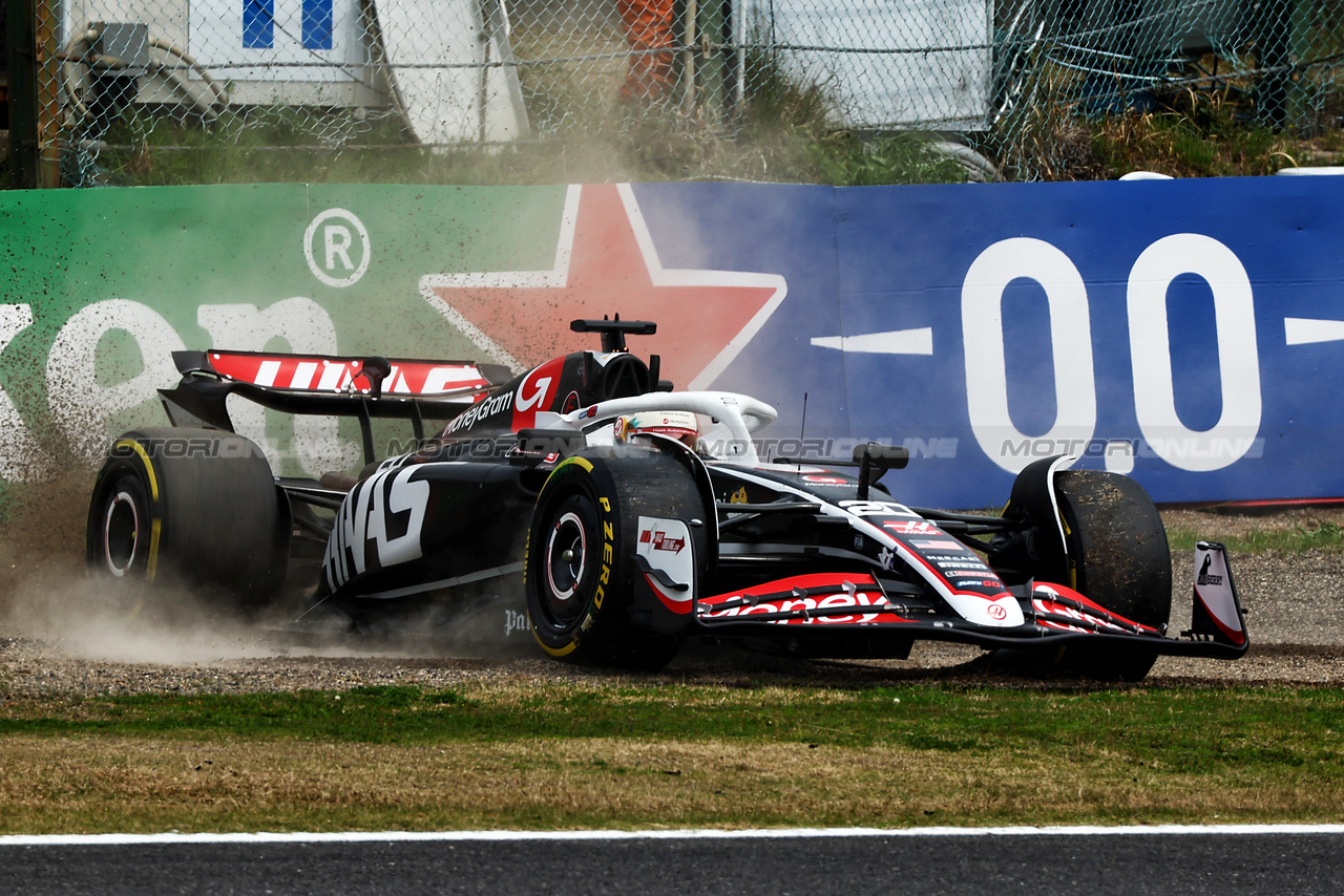 GP GIAPPONE, Kevin Magnussen (DEN) Haas VF-24 recovers from a spin.

06.04.2024. Formula 1 World Championship, Rd 4, Japanese Grand Prix, Suzuka, Japan, Qualifiche Day.

 - www.xpbimages.com, EMail: requests@xpbimages.com © Copyright: Coates / XPB Images