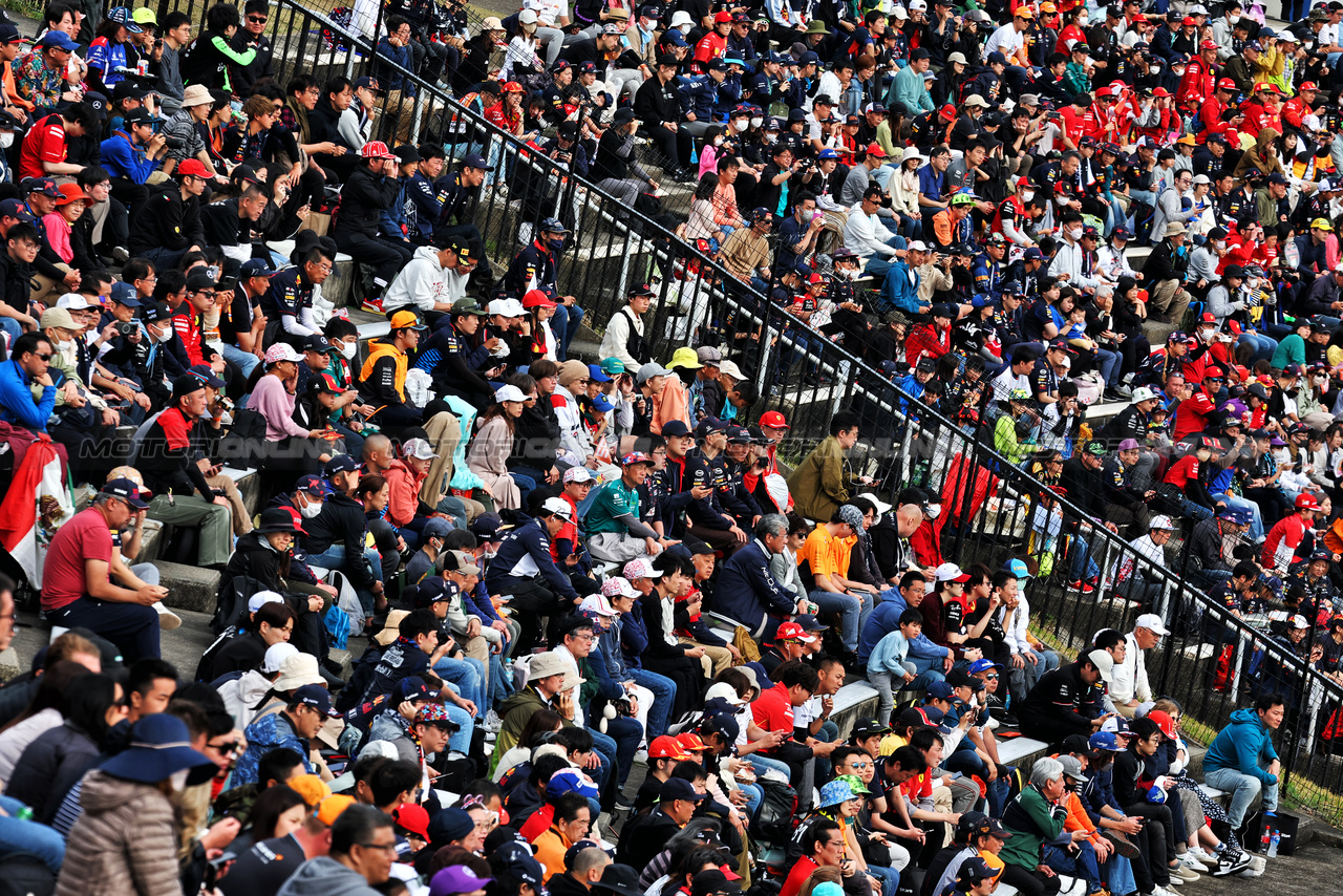 GP GIAPPONE, Circuit Atmosfera - fans in the grandstand.

06.04.2024. Formula 1 World Championship, Rd 4, Japanese Grand Prix, Suzuka, Japan, Qualifiche Day.

- www.xpbimages.com, EMail: requests@xpbimages.com © Copyright: Moy / XPB Images