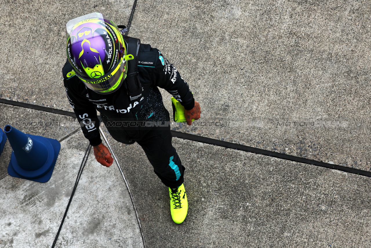 GP GIAPPONE, Lewis Hamilton (GBR) Mercedes AMG F1 in qualifying parc ferme.

06.04.2024. Formula 1 World Championship, Rd 4, Japanese Grand Prix, Suzuka, Japan, Qualifiche Day.

 - www.xpbimages.com, EMail: requests@xpbimages.com © Copyright: Coates / XPB Images