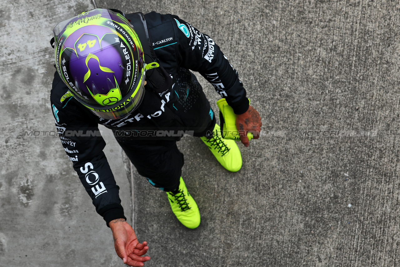 GP GIAPPONE, Lewis Hamilton (GBR) Mercedes AMG F1 in qualifying parc ferme.

06.04.2024. Formula 1 World Championship, Rd 4, Japanese Grand Prix, Suzuka, Japan, Qualifiche Day.

 - www.xpbimages.com, EMail: requests@xpbimages.com © Copyright: Coates / XPB Images