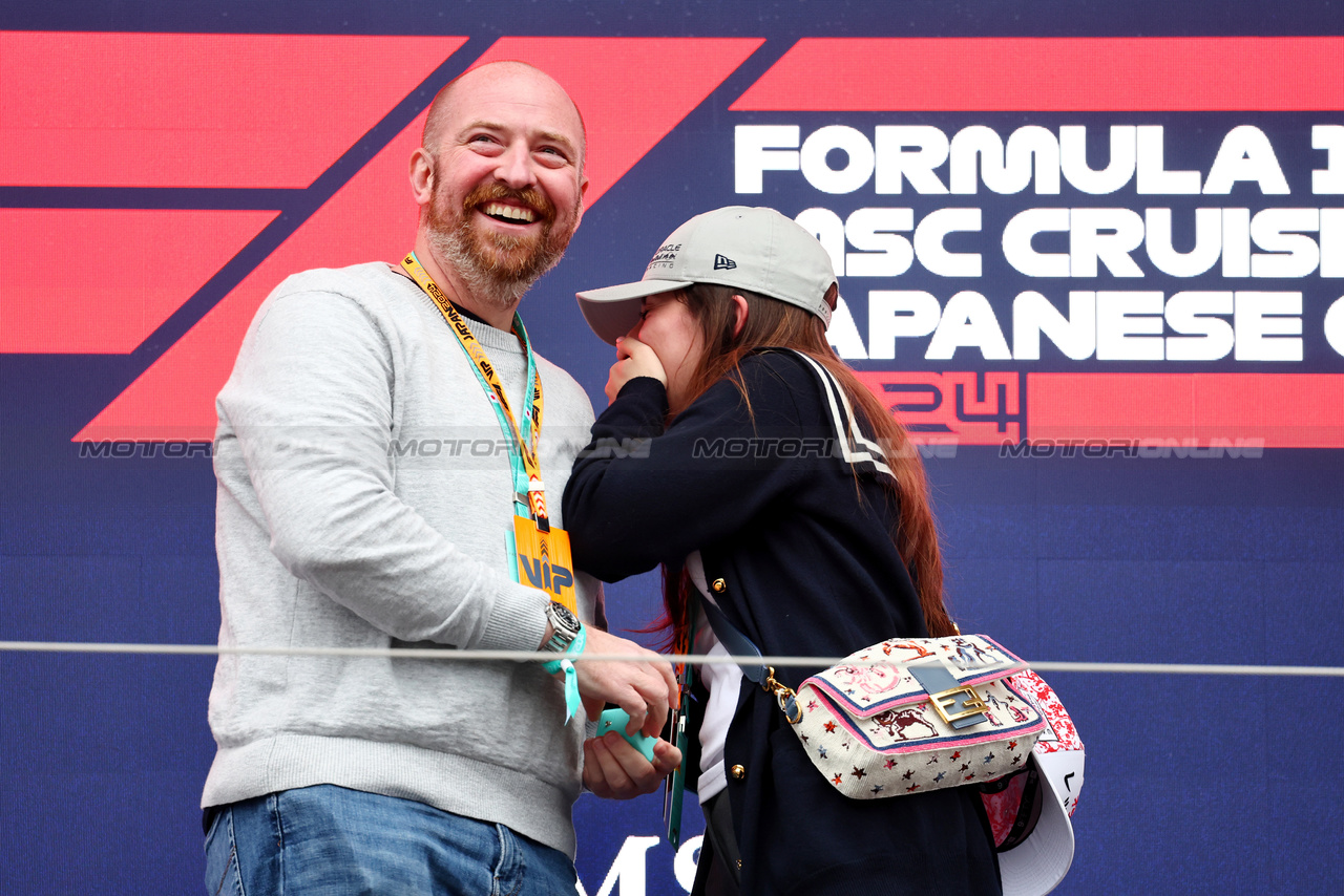 GP GIAPPONE, Circuit Atmosfera - marriage proposal on the podium.

06.04.2024. Formula 1 World Championship, Rd 4, Japanese Grand Prix, Suzuka, Japan, Qualifiche Day.

- www.xpbimages.com, EMail: requests@xpbimages.com © Copyright: Batchelor / XPB Images