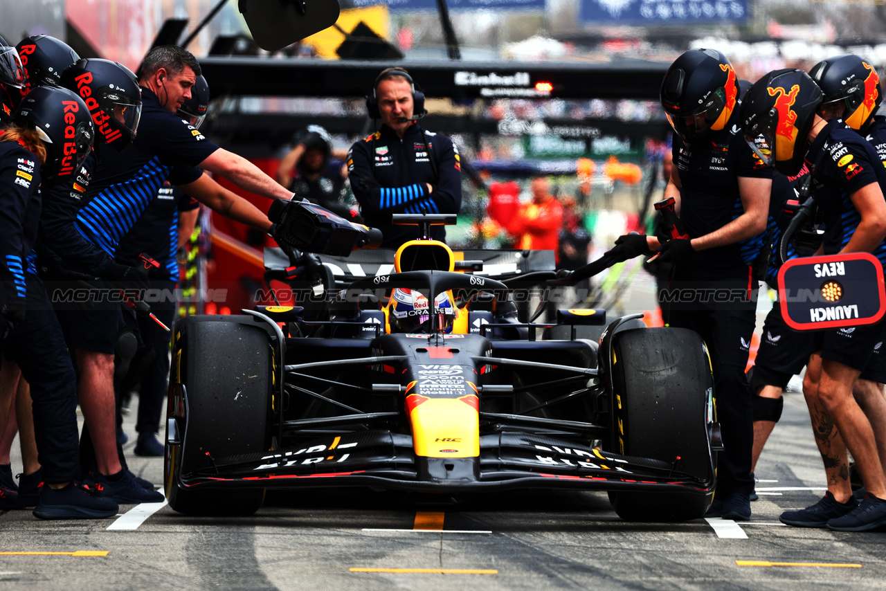 GP GIAPPONE, Max Verstappen (NLD) Red Bull Racing RB20 practices a pit stop.

06.04.2024. Formula 1 World Championship, Rd 4, Japanese Grand Prix, Suzuka, Japan, Qualifiche Day.

- www.xpbimages.com, EMail: requests@xpbimages.com © Copyright: Batchelor / XPB Images