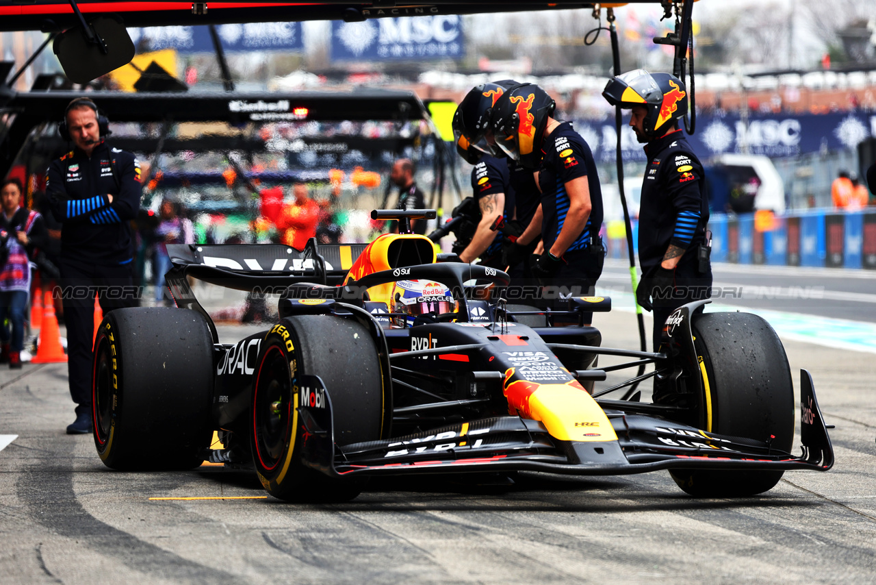 GP GIAPPONE, Max Verstappen (NLD) Red Bull Racing RB20 practices a pit stop.

06.04.2024. Formula 1 World Championship, Rd 4, Japanese Grand Prix, Suzuka, Japan, Qualifiche Day.

- www.xpbimages.com, EMail: requests@xpbimages.com © Copyright: Batchelor / XPB Images