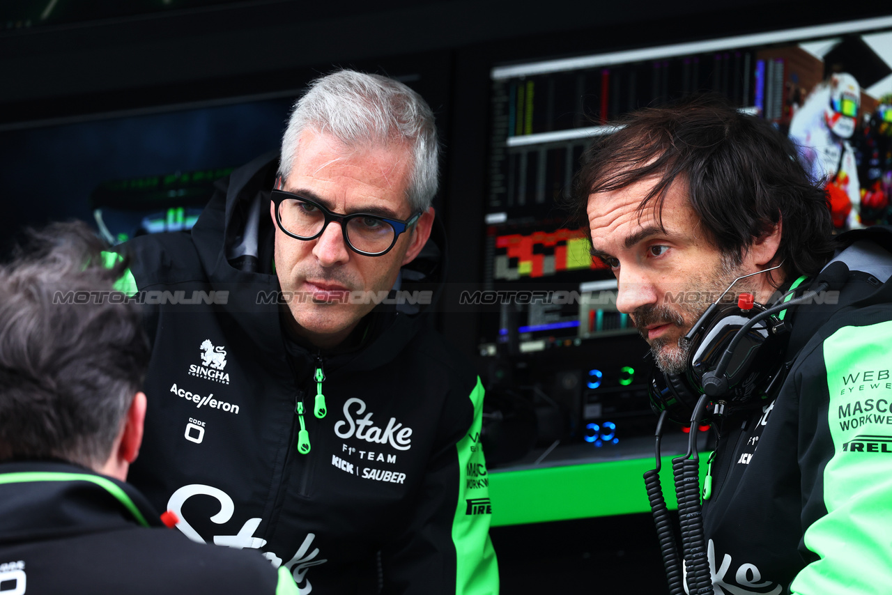 GP GIAPPONE, Alessandro Alunni Bravi (ITA) Sauber Managing Director e Team Representative (Left).

05.04.2024. Formula 1 World Championship, Rd 4, Japanese Grand Prix, Suzuka, Japan, Practice Day.

- www.xpbimages.com, EMail: requests@xpbimages.com © Copyright: Batchelor / XPB Images