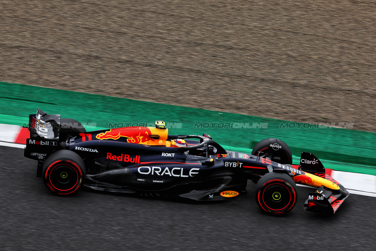 GP GIAPPONE, Sergio Perez (MEX) Red Bull Racing RB20.

05.04.2024. Formula 1 World Championship, Rd 4, Japanese Grand Prix, Suzuka, Japan, Practice Day.

- www.xpbimages.com, EMail: requests@xpbimages.com © Copyright: Moy / XPB Images