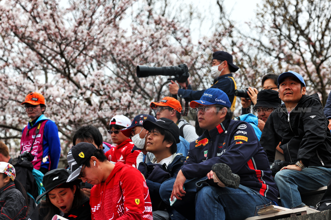 GP GIAPPONE, Circuit Atmosfera - fans in the grandstand.

05.04.2024. Formula 1 World Championship, Rd 4, Japanese Grand Prix, Suzuka, Japan, Practice Day.

 - www.xpbimages.com, EMail: requests@xpbimages.com © Copyright: Coates / XPB Images