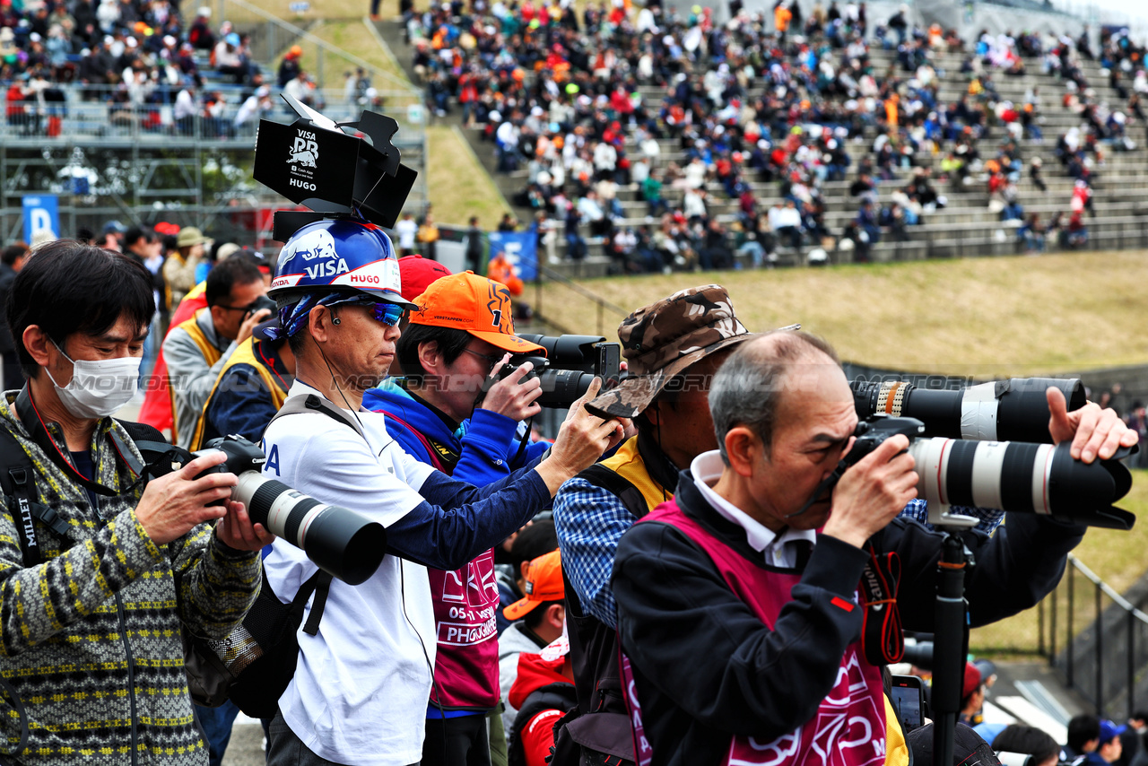 GP GIAPPONE, Circuit Atmosfera - fans e photographers.

05.04.2024. Formula 1 World Championship, Rd 4, Japanese Grand Prix, Suzuka, Japan, Practice Day.

 - www.xpbimages.com, EMail: requests@xpbimages.com © Copyright: Coates / XPB Images