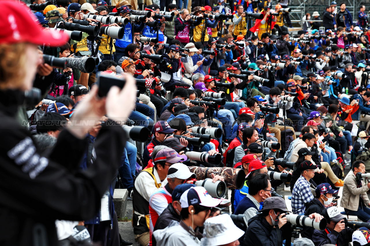 GP GIAPPONE, Circuit Atmosfera - fans e photographers.

05.04.2024. Formula 1 World Championship, Rd 4, Japanese Grand Prix, Suzuka, Japan, Practice Day.

 - www.xpbimages.com, EMail: requests@xpbimages.com © Copyright: Coates / XPB Images