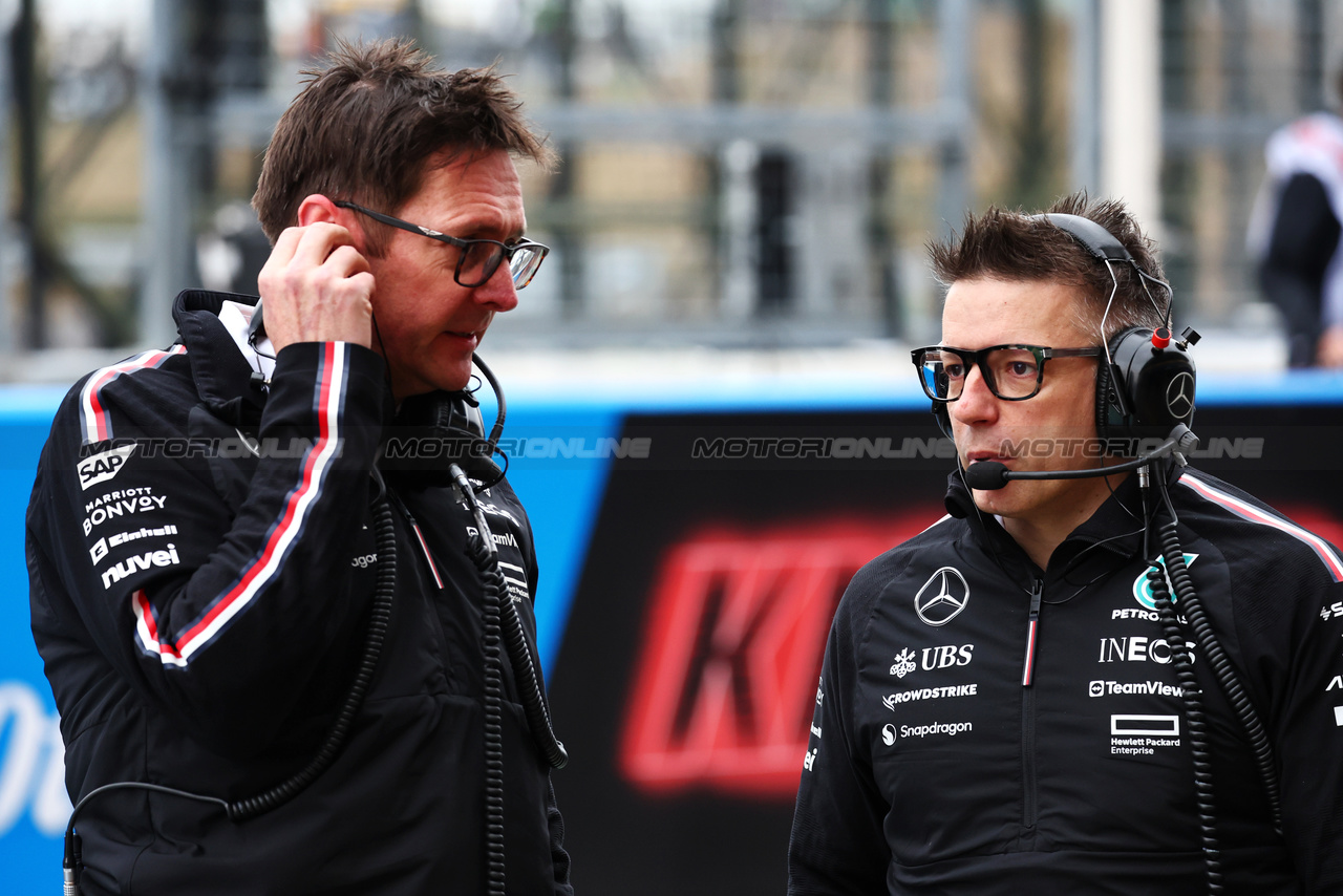 GP GIAPPONE, (L to R): Andrew Shovlin (GBR) Mercedes AMG F1 Trackside Engineering Director with Peter Bonnington (GBR) Mercedes AMG F1 Gara Engineer.

05.04.2024. Formula 1 World Championship, Rd 4, Japanese Grand Prix, Suzuka, Japan, Practice Day.

- www.xpbimages.com, EMail: requests@xpbimages.com © Copyright: Batchelor / XPB Images