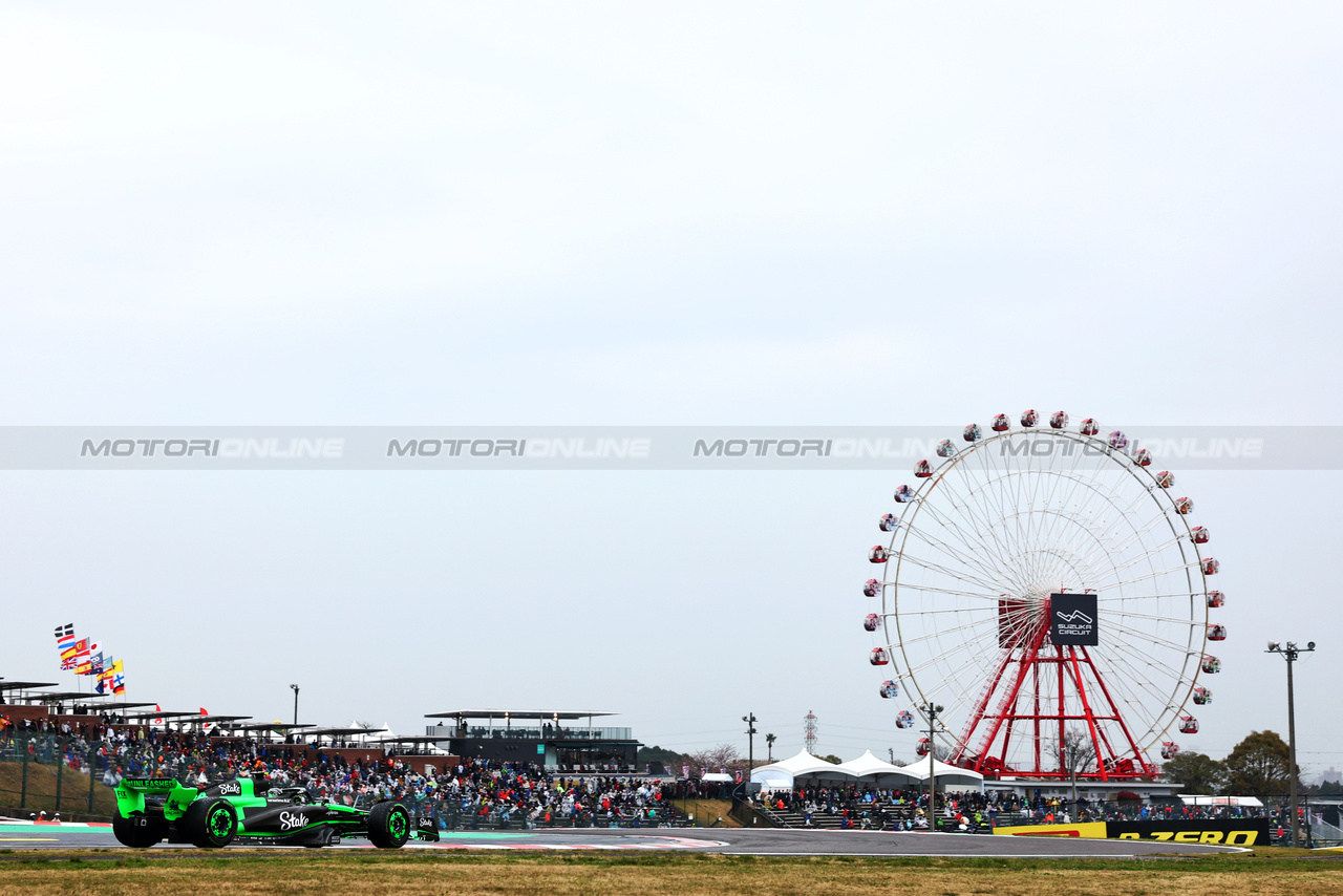 GP GIAPPONE, Zhou Guanyu (CHN) Sauber C44.

05.04.2024. Formula 1 World Championship, Rd 4, Japanese Grand Prix, Suzuka, Japan, Practice Day.

- www.xpbimages.com, EMail: requests@xpbimages.com © Copyright: Charniaux / XPB Images