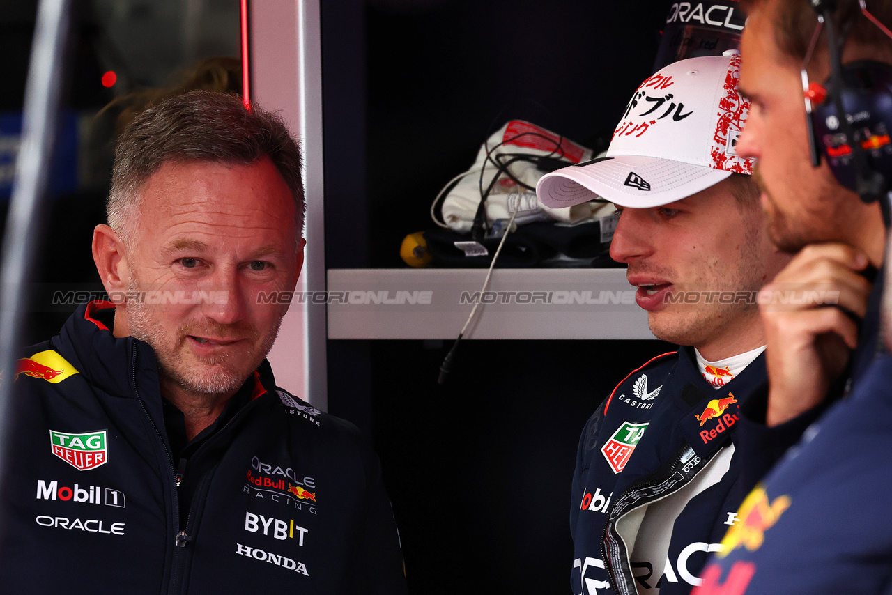 GP GIAPPONE, (L to R): Christian Horner (GBR) Red Bull Racing Team Principal with Max Verstappen (NLD) Red Bull Racing.

05.04.2024. Formula 1 World Championship, Rd 4, Japanese Grand Prix, Suzuka, Japan, Practice Day.

- www.xpbimages.com, EMail: requests@xpbimages.com © Copyright: Batchelor / XPB Images