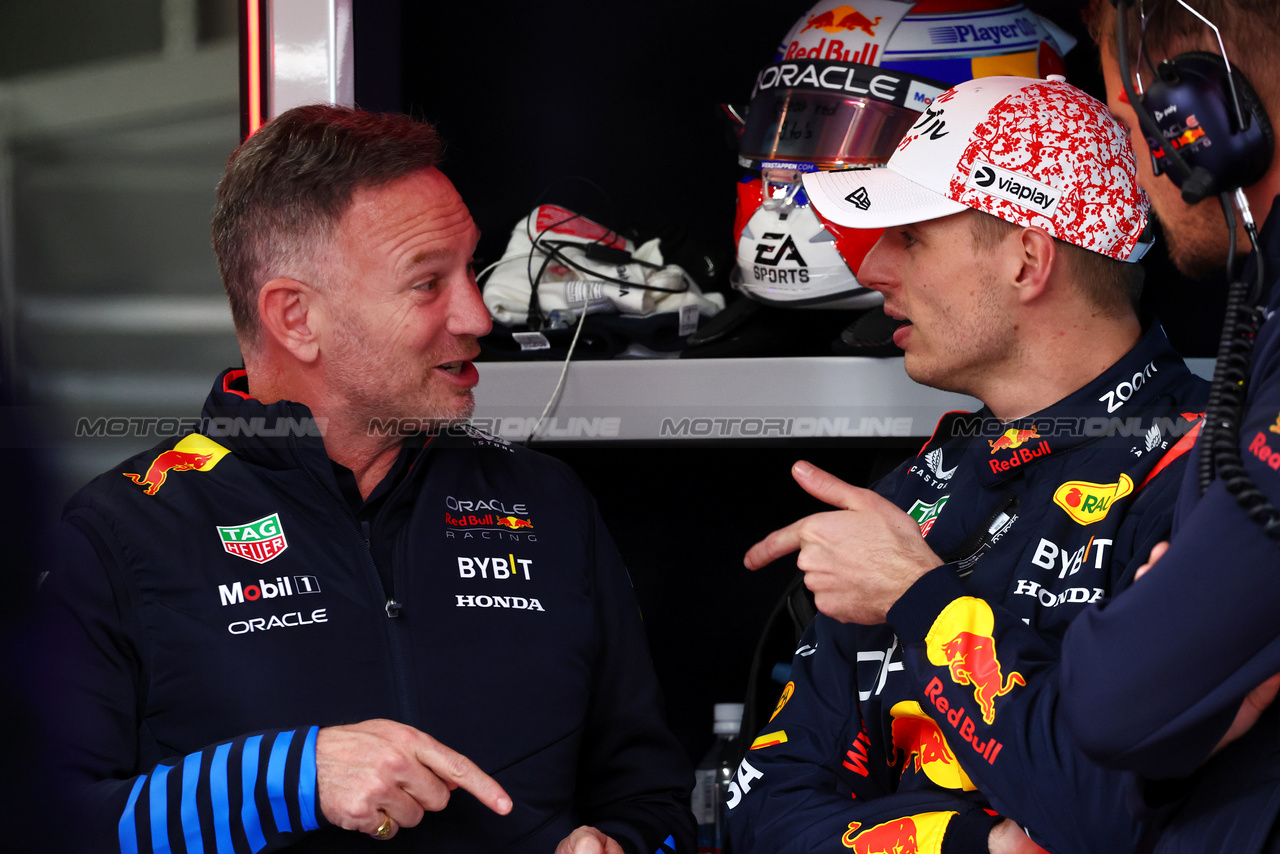 GP GIAPPONE, (L to R): Christian Horner (GBR) Red Bull Racing Team Principal with Max Verstappen (NLD) Red Bull Racing.

05.04.2024. Formula 1 World Championship, Rd 4, Japanese Grand Prix, Suzuka, Japan, Practice Day.

- www.xpbimages.com, EMail: requests@xpbimages.com © Copyright: Batchelor / XPB Images