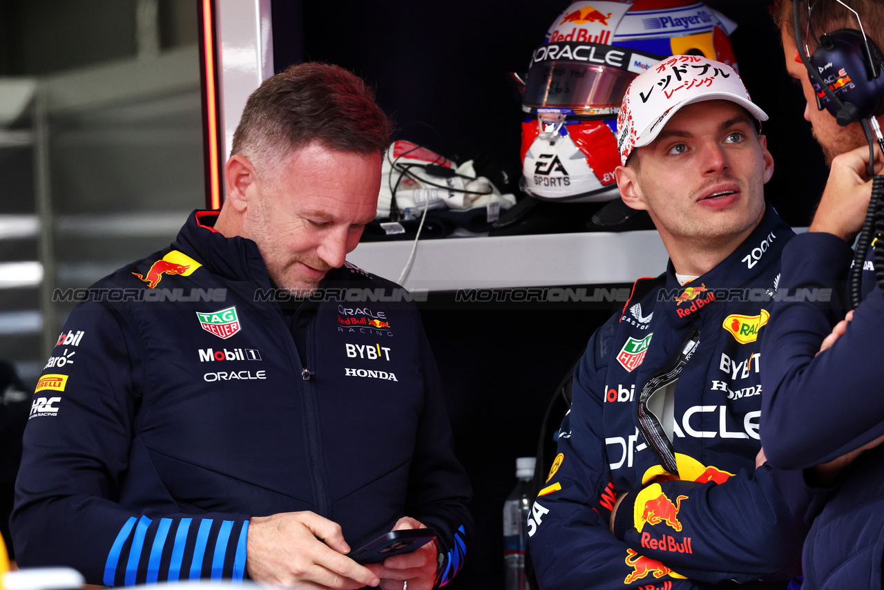 GP GIAPPONE, (L to R): Christian Horner (GBR) Red Bull Racing Team Principal with Max Verstappen (NLD) Red Bull Racing.

05.04.2024. Formula 1 World Championship, Rd 4, Japanese Grand Prix, Suzuka, Japan, Practice Day.

- www.xpbimages.com, EMail: requests@xpbimages.com © Copyright: Batchelor / XPB Images