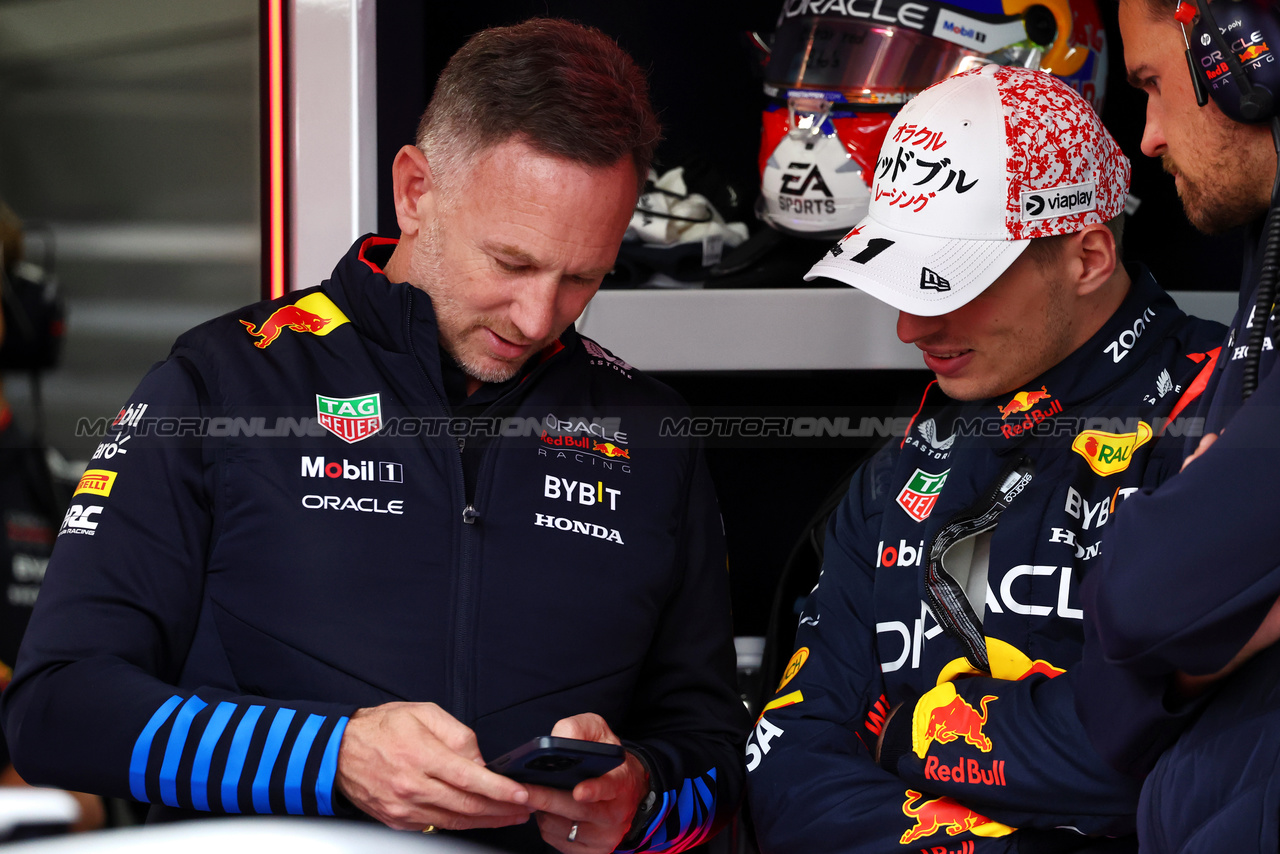 GP GIAPPONE, (L to R): Christian Horner (GBR) Red Bull Racing Team Principal with Max Verstappen (NLD) Red Bull Racing.

05.04.2024. Formula 1 World Championship, Rd 4, Japanese Grand Prix, Suzuka, Japan, Practice Day.

- www.xpbimages.com, EMail: requests@xpbimages.com © Copyright: Batchelor / XPB Images