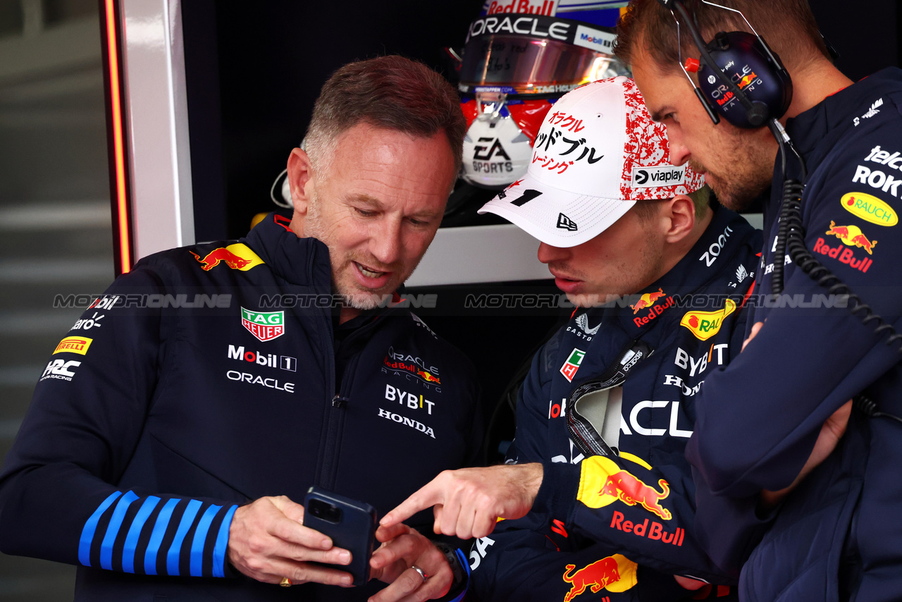 GP GIAPPONE, (L to R): Christian Horner (GBR) Red Bull Racing Team Principal with Max Verstappen (NLD) Red Bull Racing.

05.04.2024. Formula 1 World Championship, Rd 4, Japanese Grand Prix, Suzuka, Japan, Practice Day.

- www.xpbimages.com, EMail: requests@xpbimages.com © Copyright: Batchelor / XPB Images