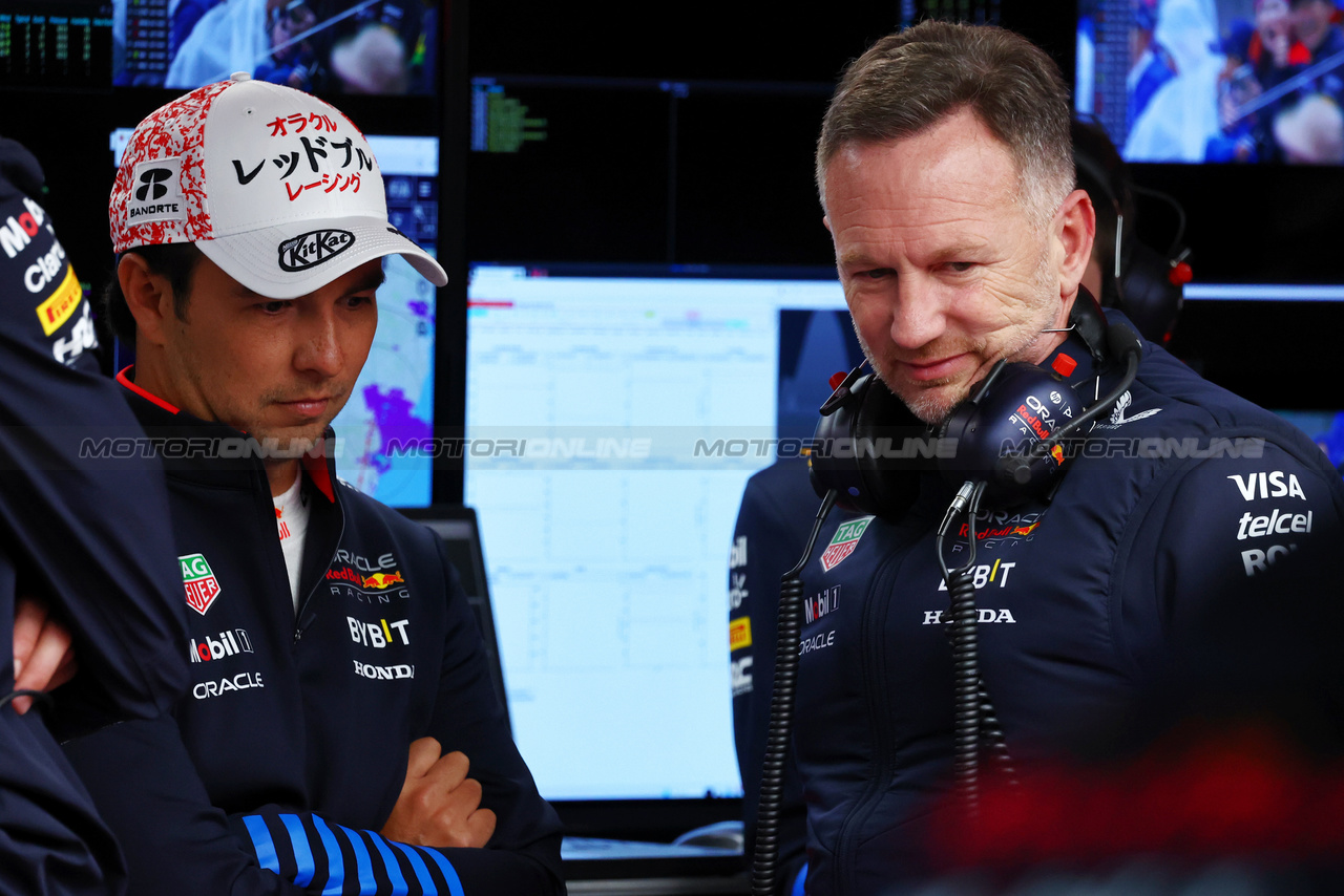 GP GIAPPONE, (L to R): Sergio Perez (MEX) Red Bull Racing with Christian Horner (GBR) Red Bull Racing Team Principal.

05.04.2024. Formula 1 World Championship, Rd 4, Japanese Grand Prix, Suzuka, Japan, Practice Day.

- www.xpbimages.com, EMail: requests@xpbimages.com © Copyright: Batchelor / XPB Images